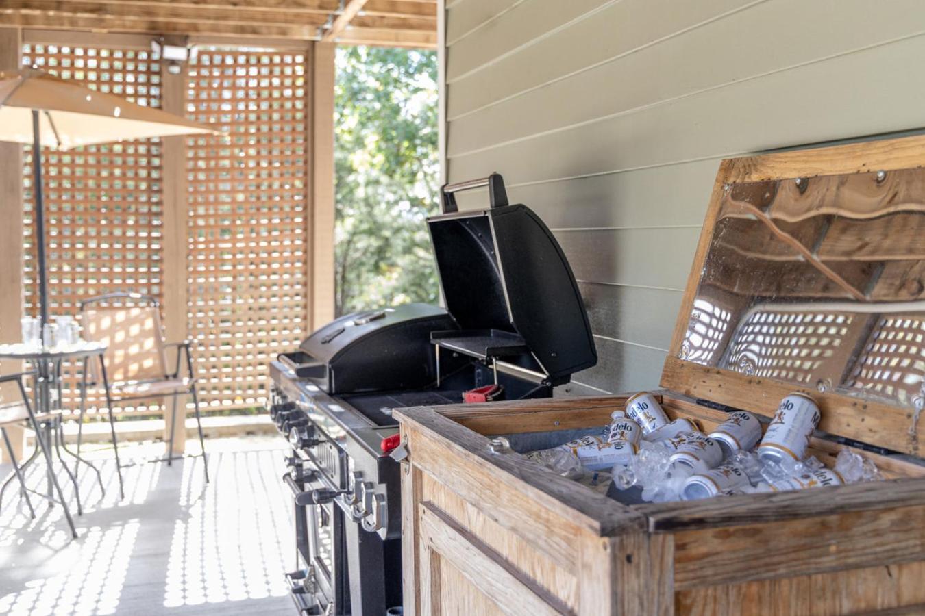 The Retreat at Paradise Hills 6BR Lake Front Dock Game Room