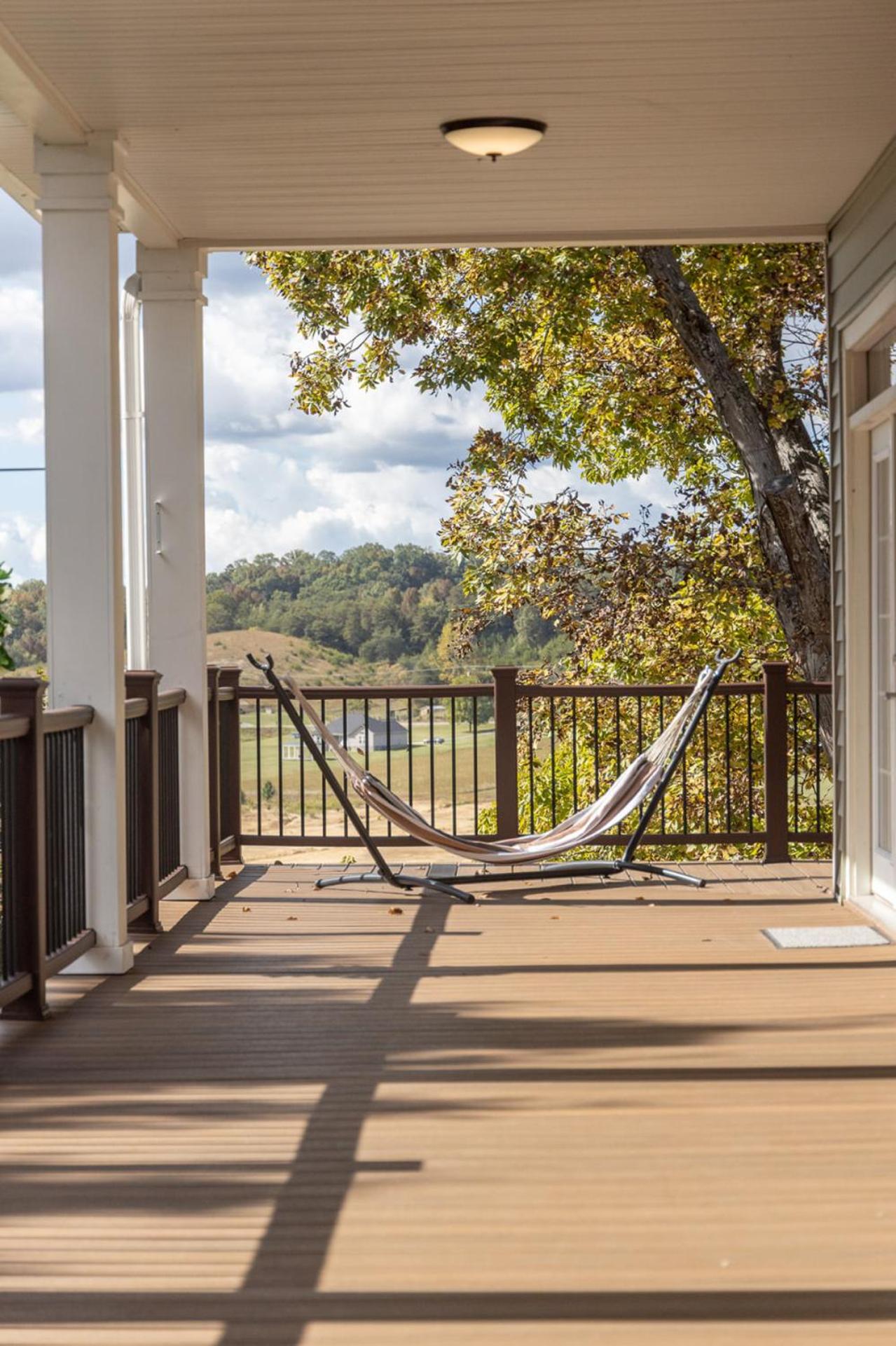 The Retreat at Paradise Hills 6BR Lake Front Dock Game Room