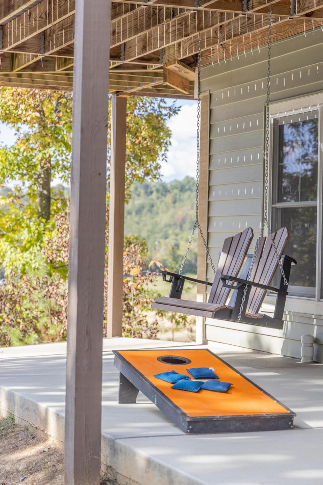 The Retreat at Paradise Hills 6BR Lake Front Dock Game Room