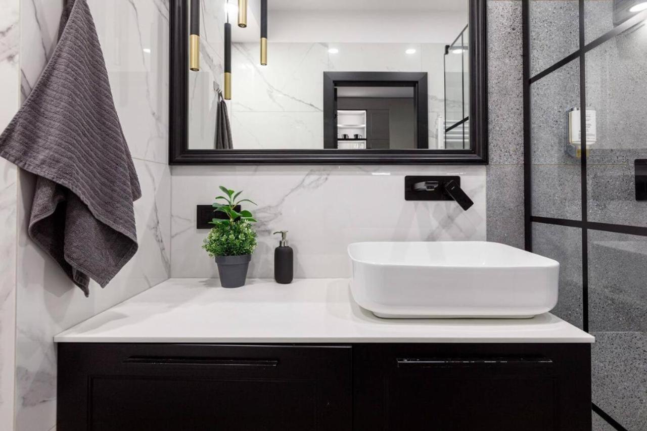 Chic Apartments - Cozy and Stylish - City Center - JP19