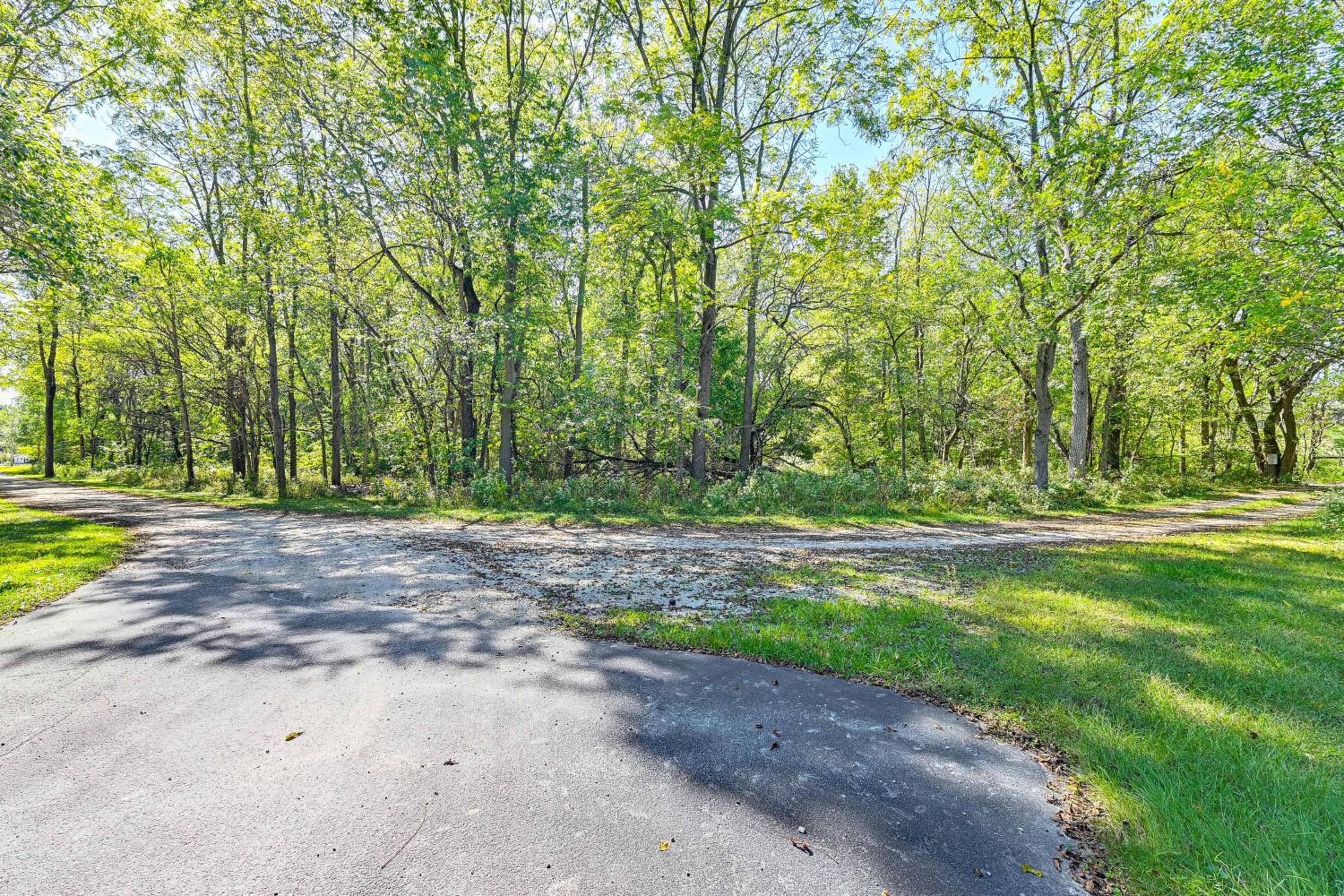 Trails and Fishing Pond 4 Mi to downtown Delphi