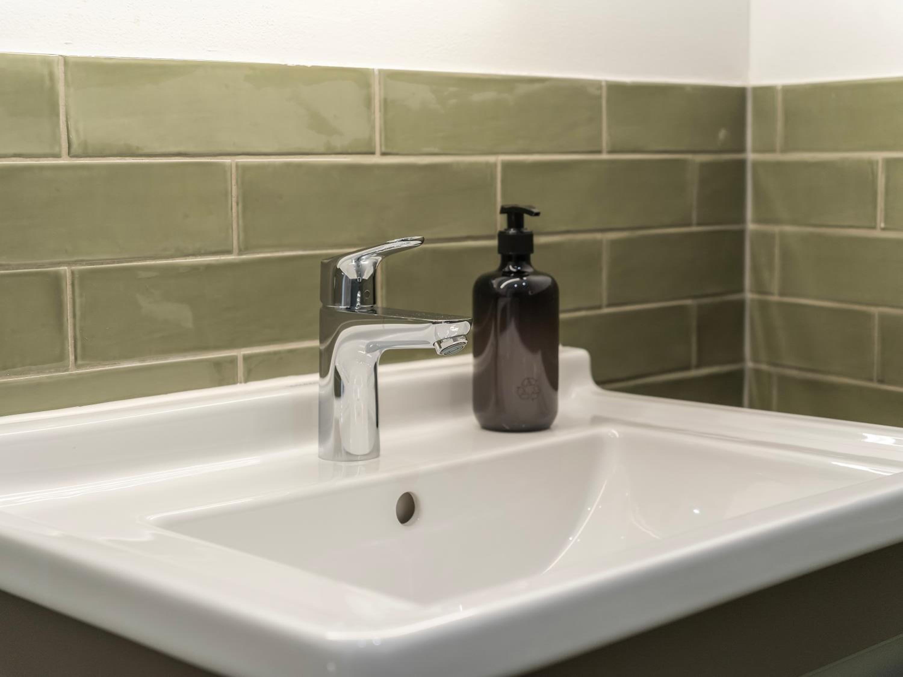 WYBA Living - Modernes Apartment - Gratis ÖV - Ruhig & Zentral