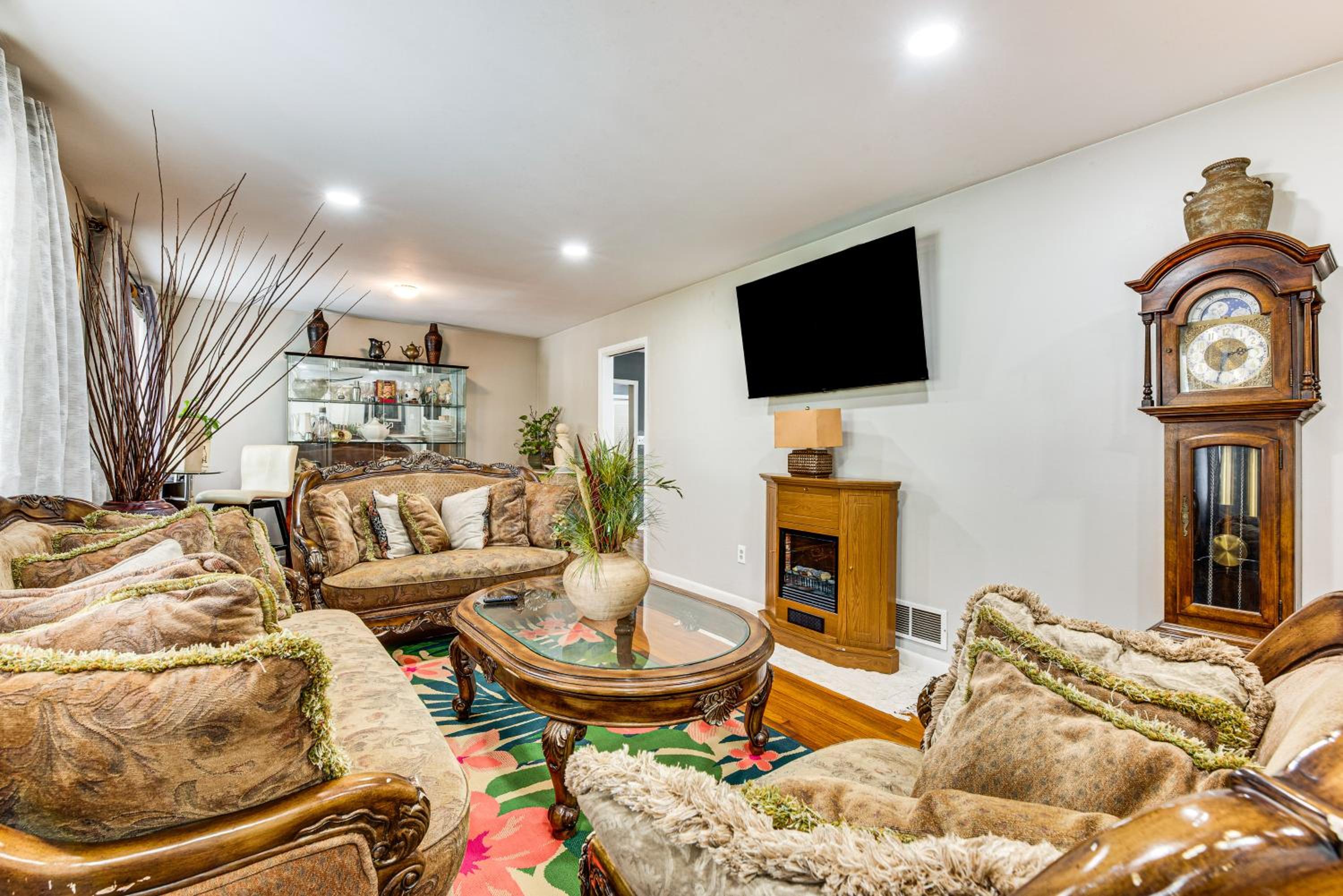 9 Mi to Downtown Atlanta Home with Deck and Yard!