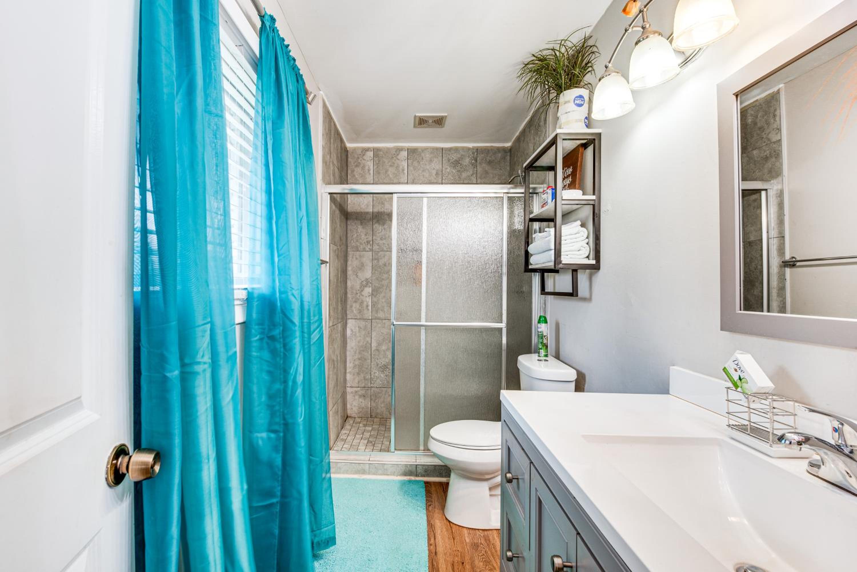 9 Mi to Downtown Atlanta Home with Deck and Yard!