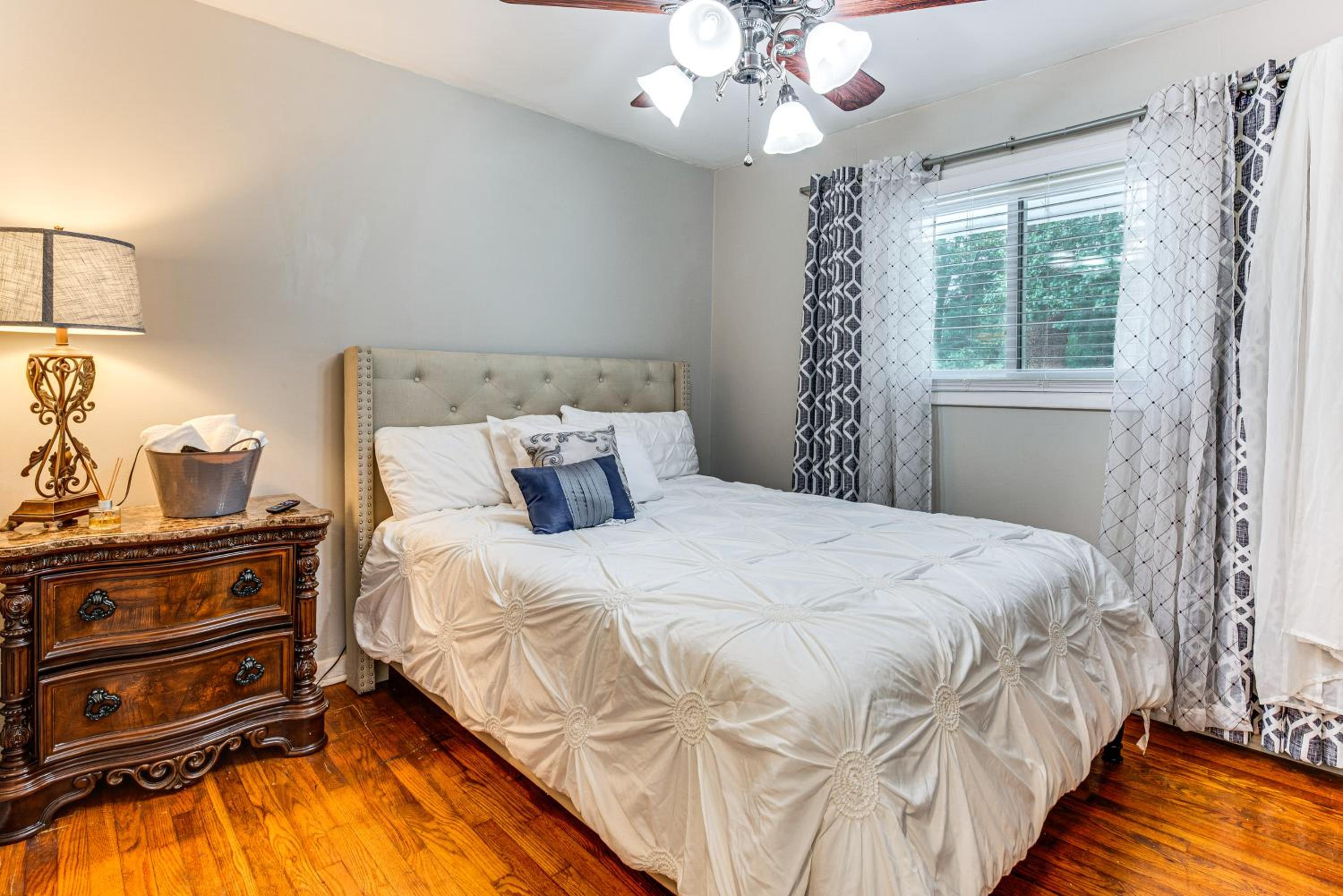 9 Mi to Downtown Atlanta Home with Deck and Yard!