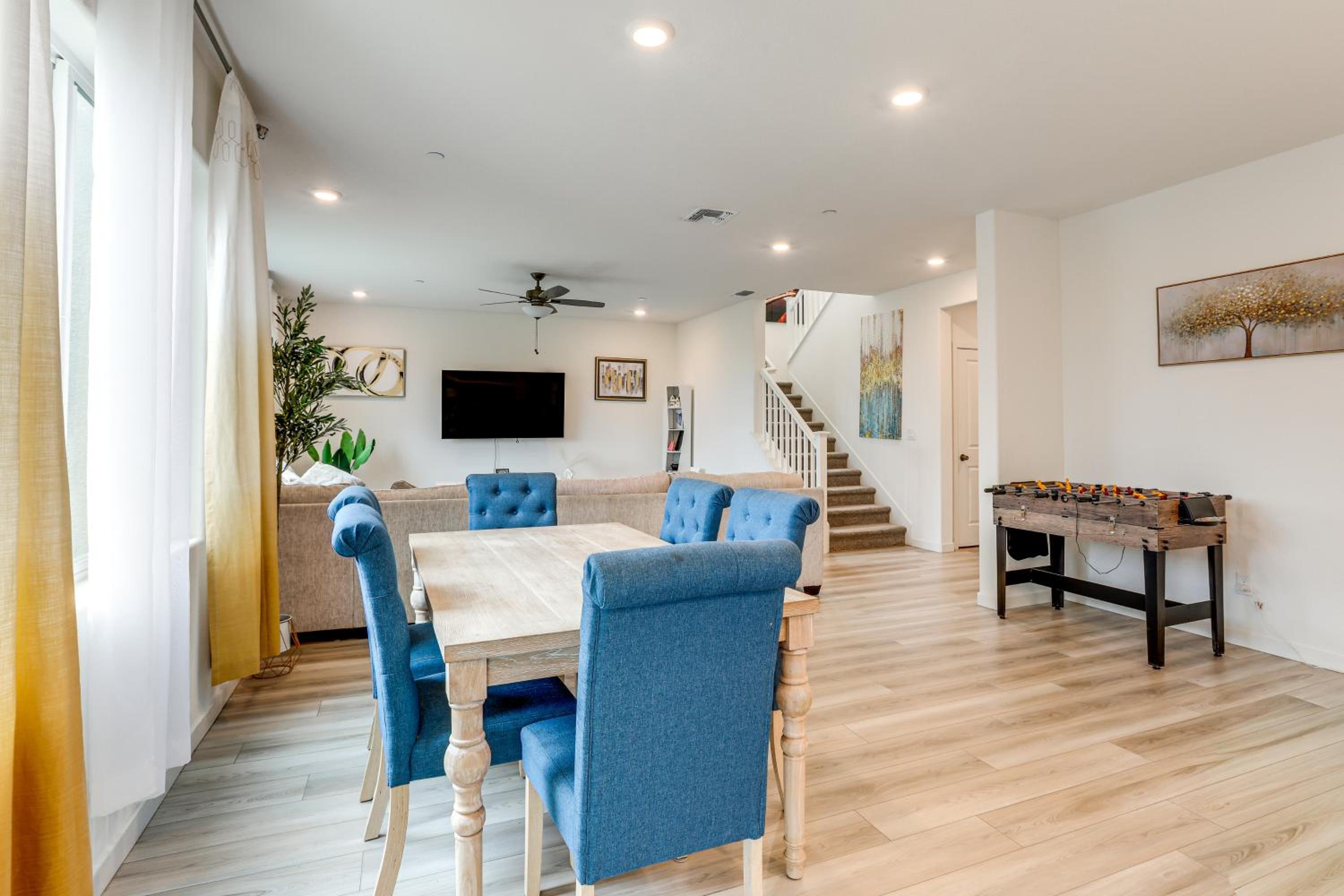 Modern Family Home in Suburbs of Sacramento!