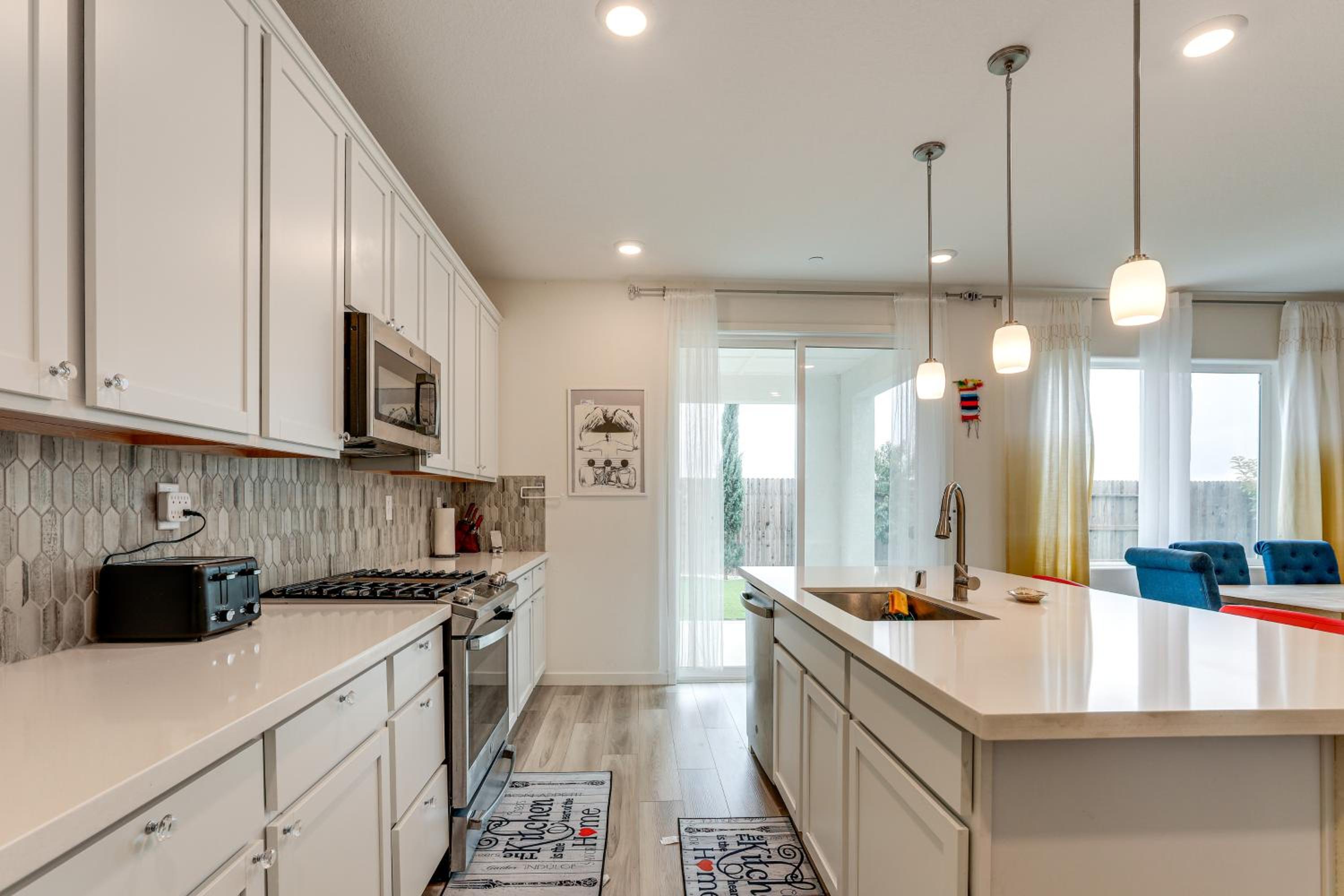 Modern Family Home in Suburbs of Sacramento!
