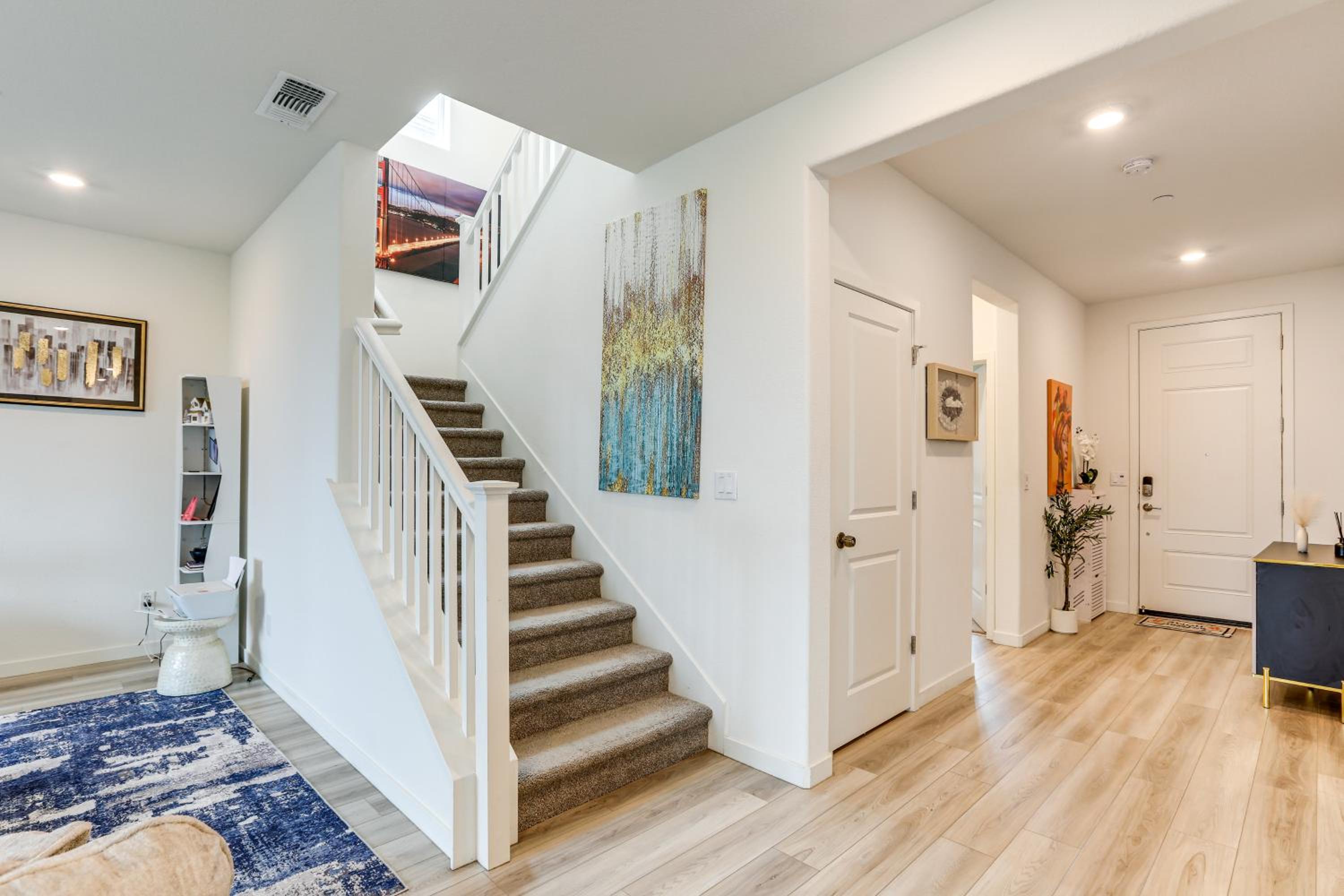 Modern Family Home in Suburbs of Sacramento!