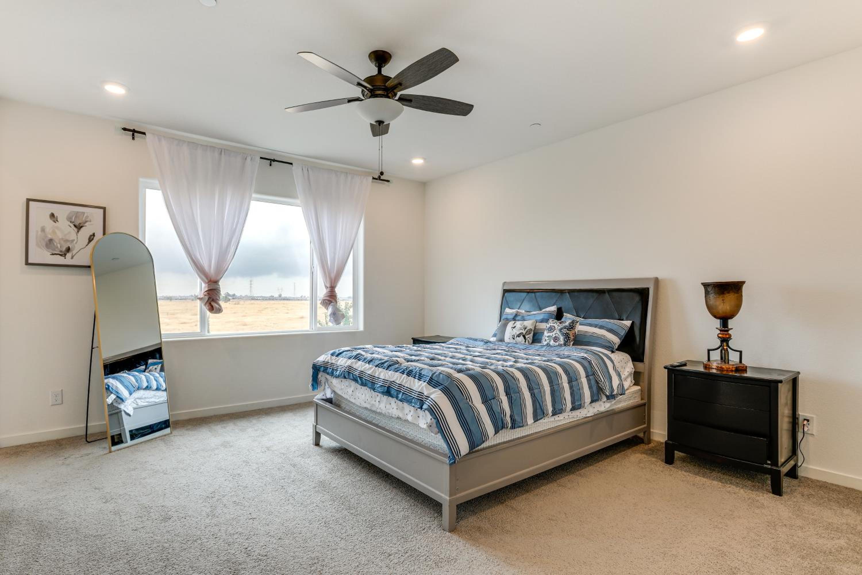 Modern Family Home in Suburbs of Sacramento!