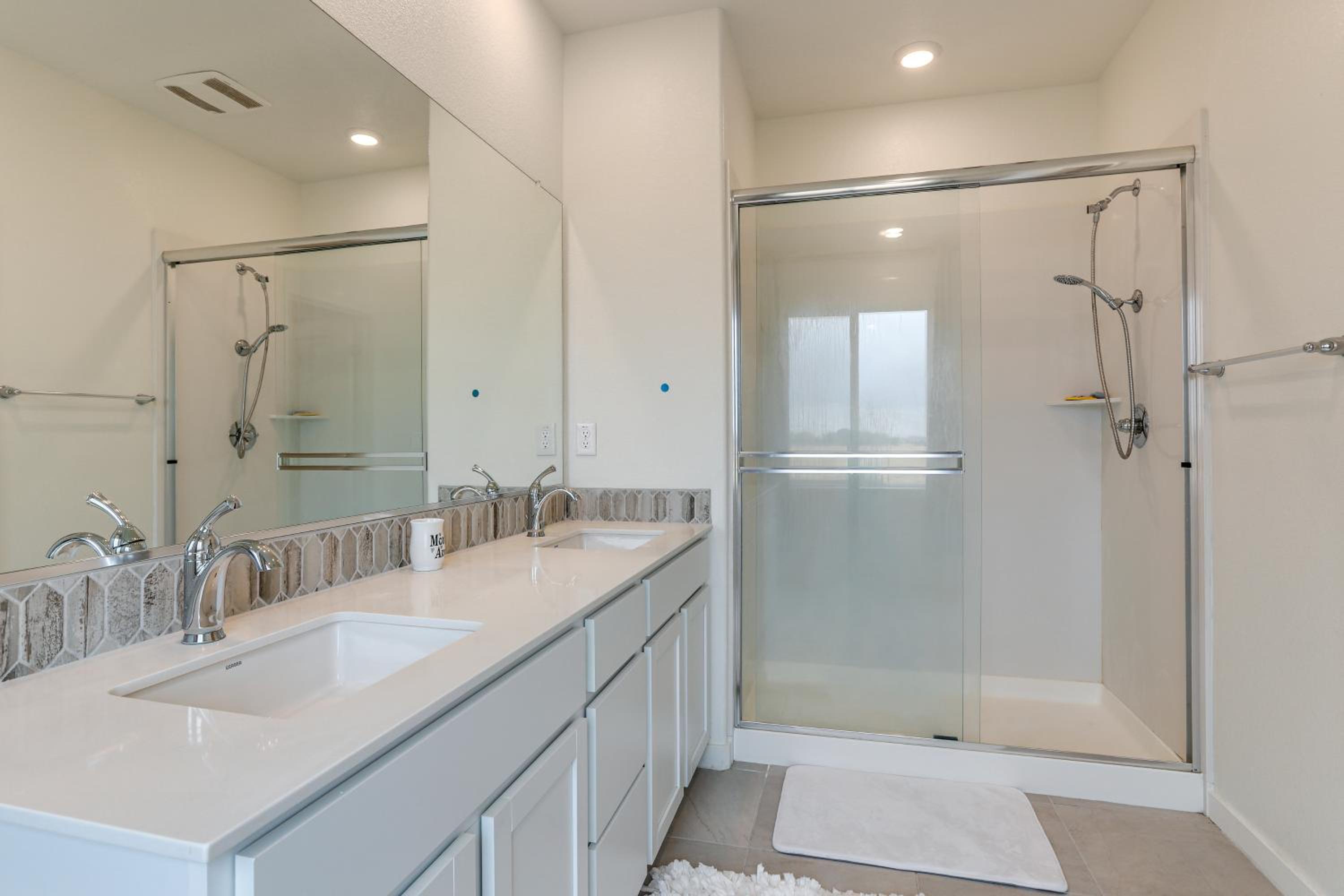 Modern Family Home in Suburbs of Sacramento!