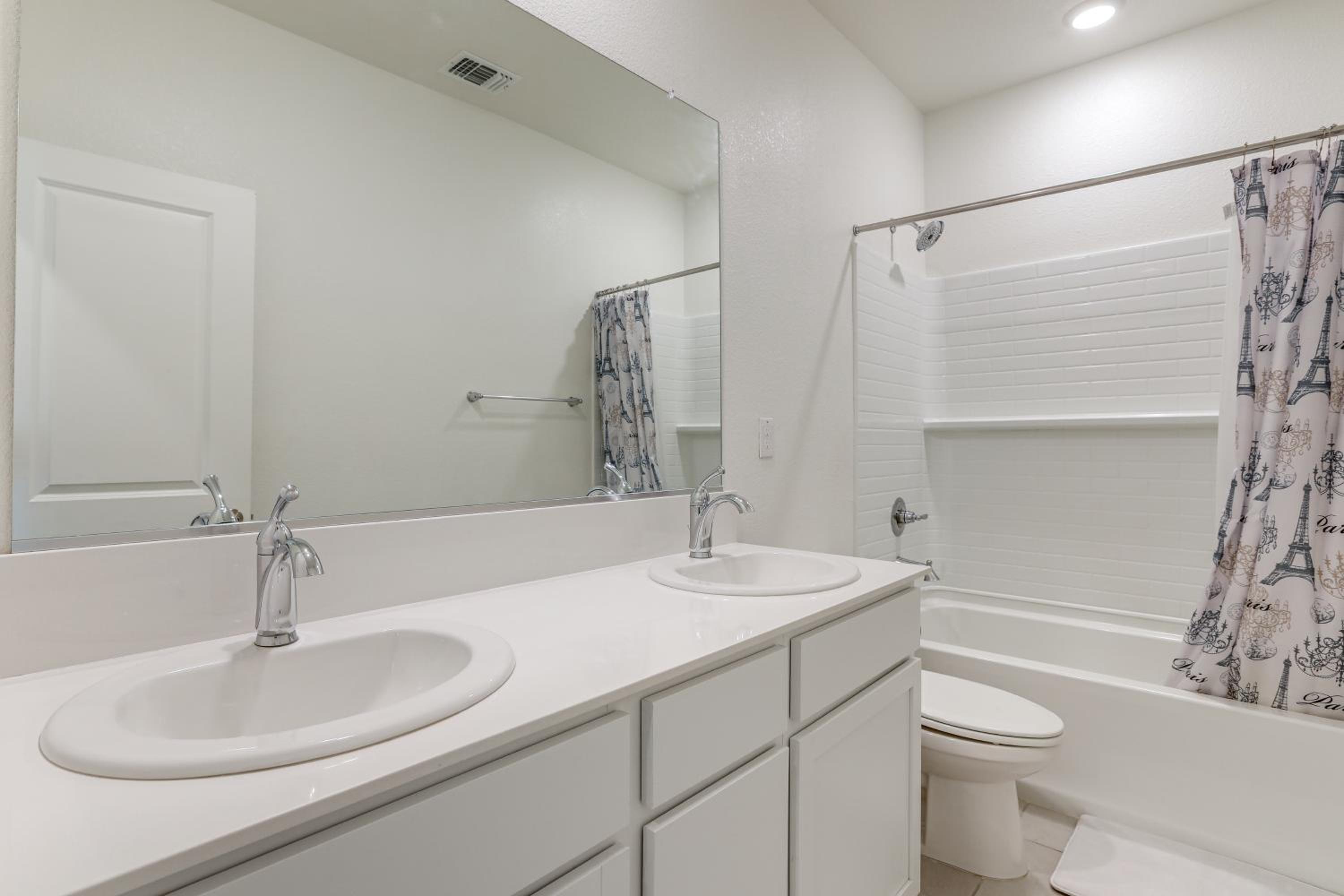 Modern Family Home in Suburbs of Sacramento!