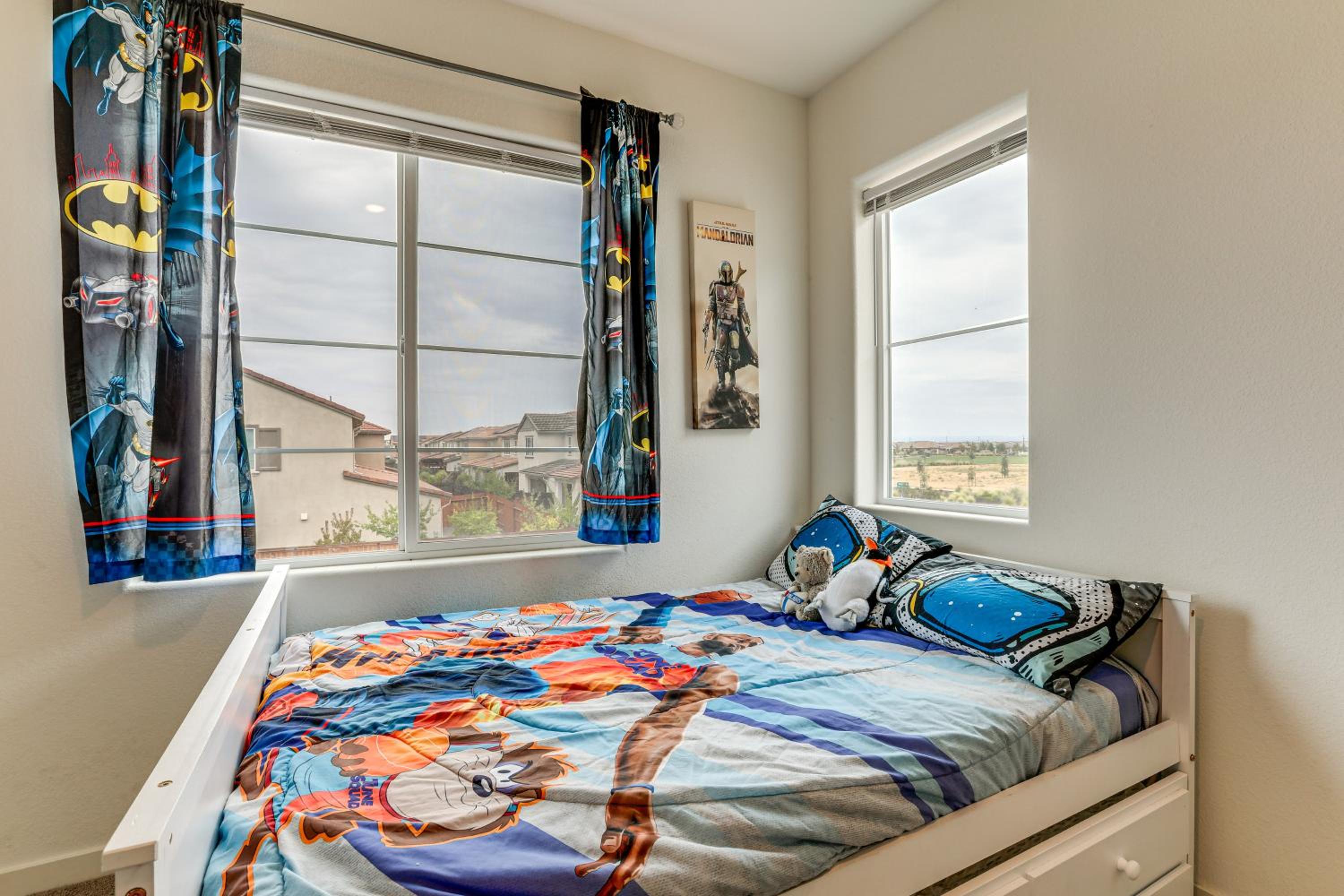 Modern Family Home in Suburbs of Sacramento!