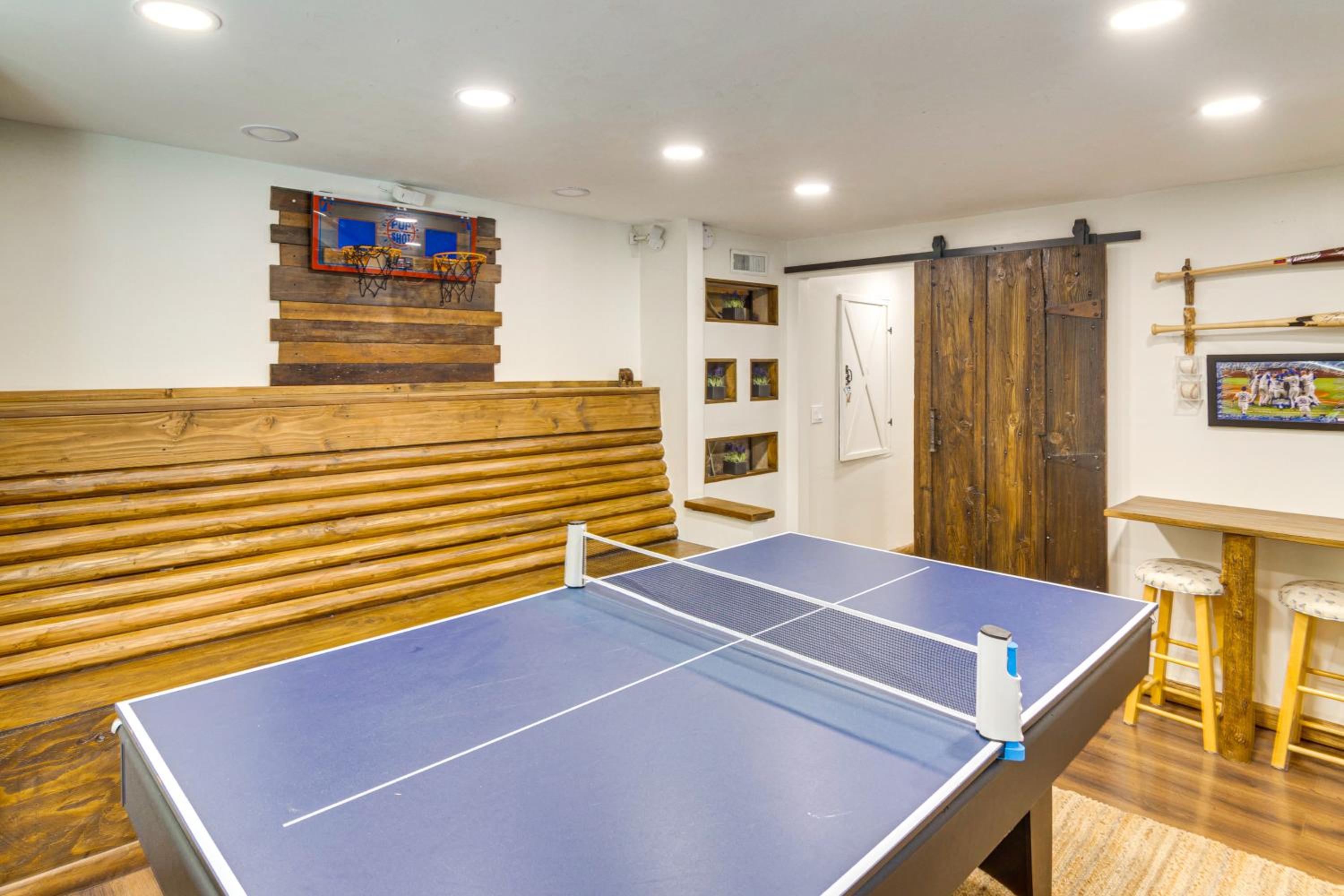 Golf and Swim! Pine Mtn Club Retreat with Game Area