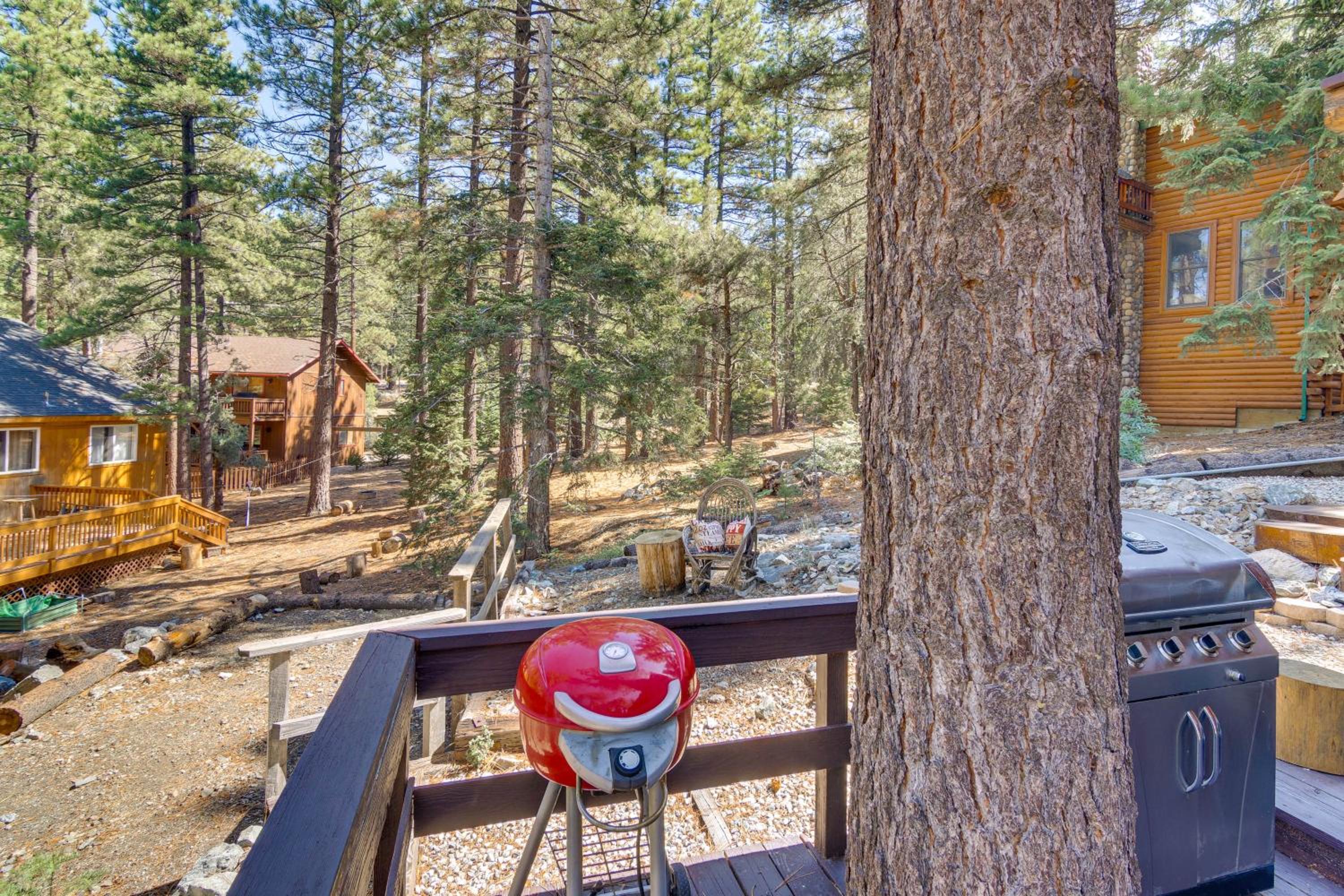 Golf and Swim! Pine Mtn Club Retreat with Game Area