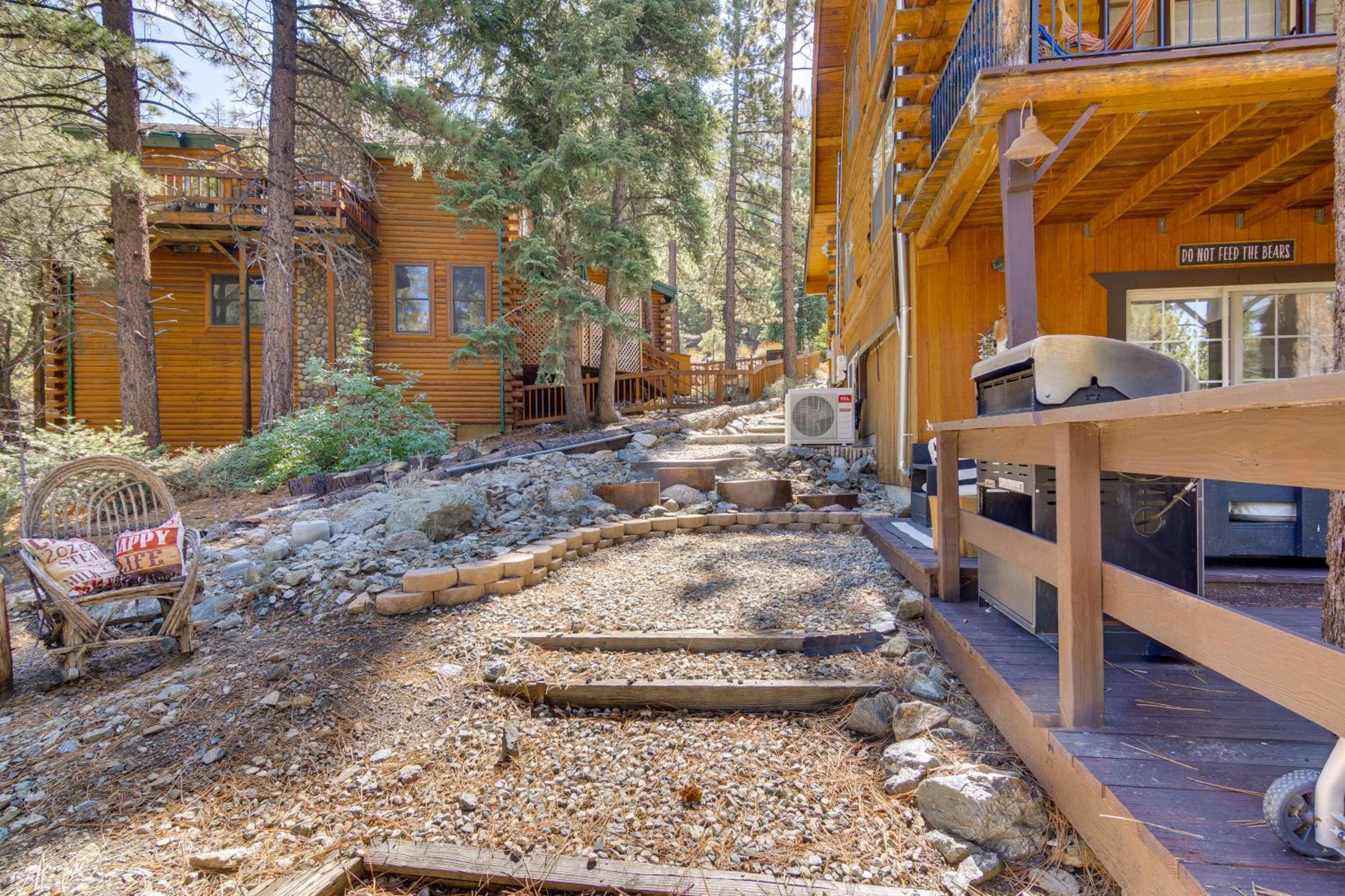 Golf and Swim! Pine Mtn Club Retreat with Game Area