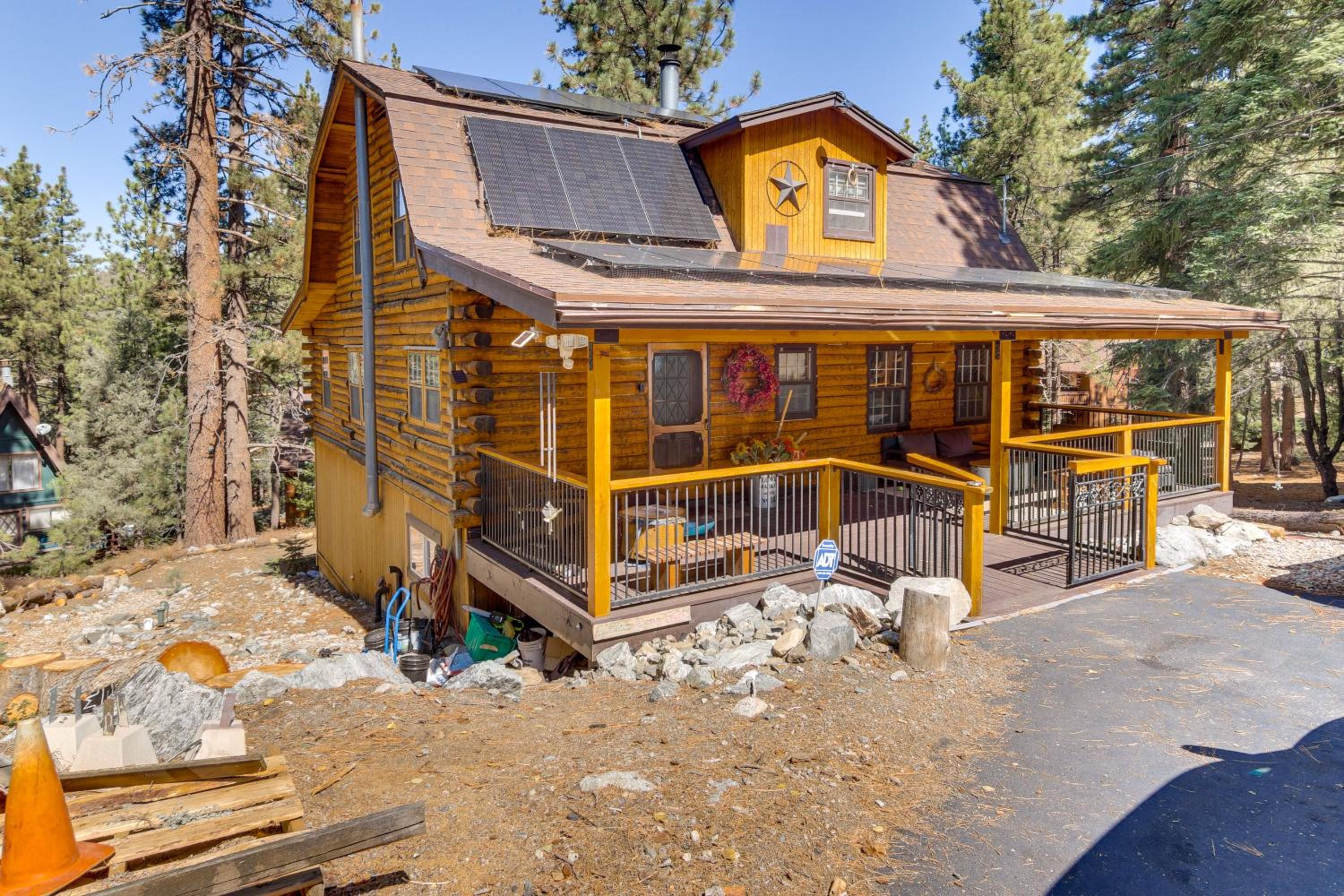 Golf and Swim! Pine Mtn Club Retreat with Game Area
