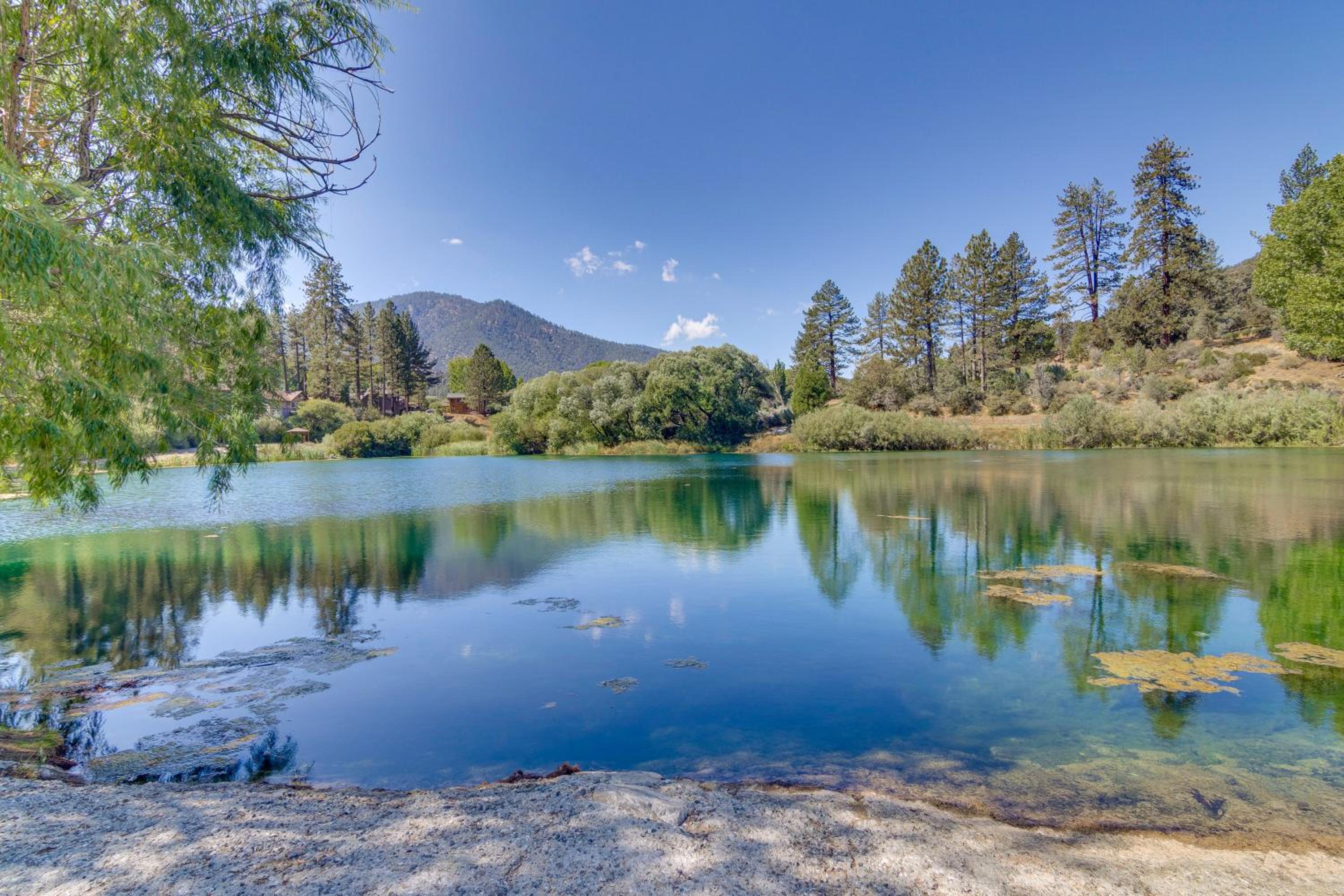 Golf and Swim! Pine Mtn Club Retreat with Game Area