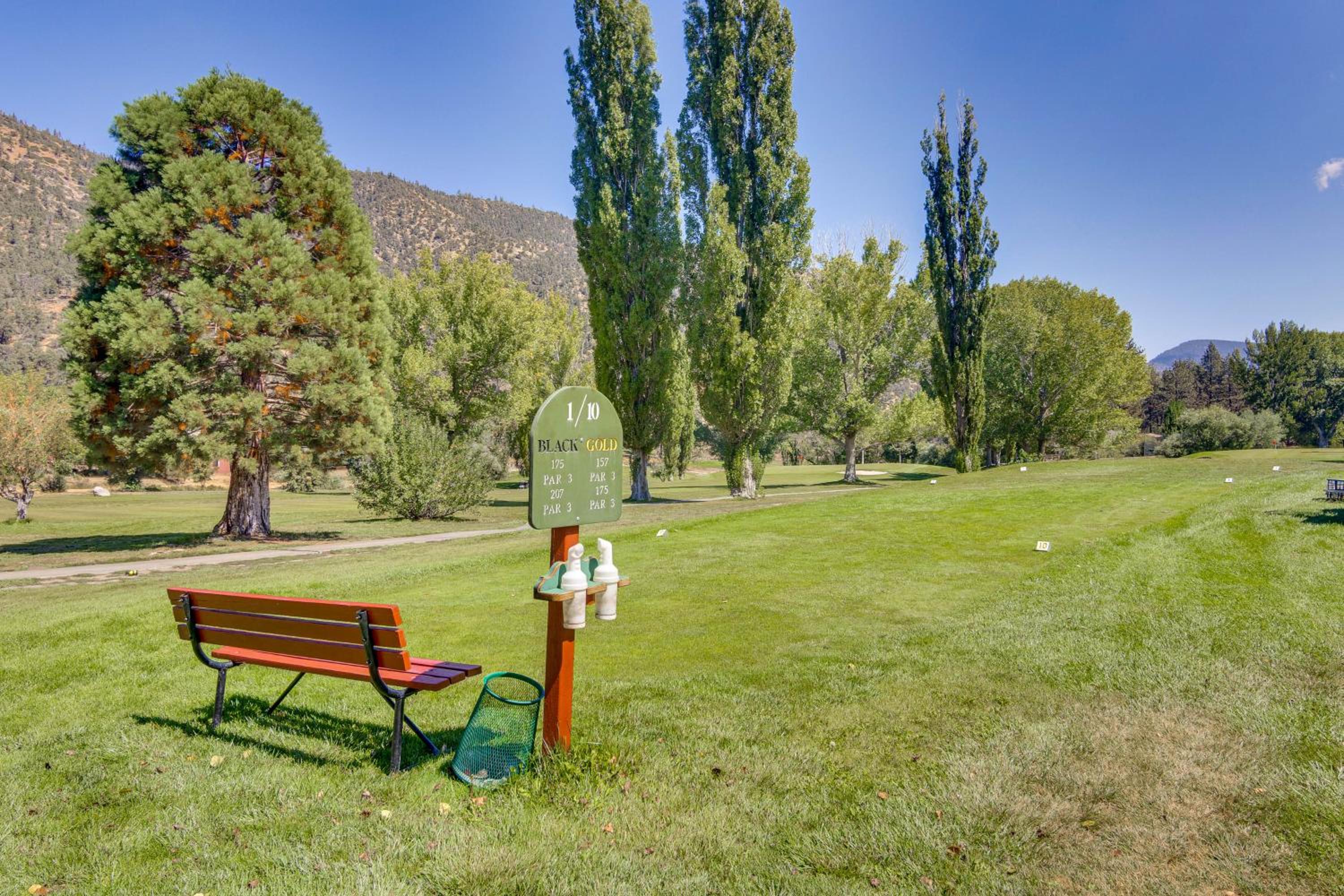 Golf and Swim! Pine Mtn Club Retreat with Game Area