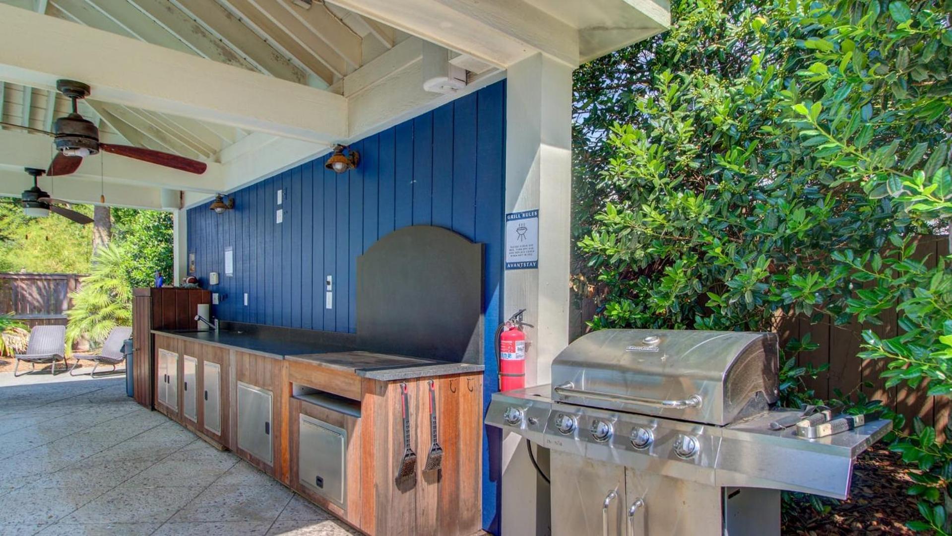 Private Pool Putting Green Steps to Isle of Palms Beach Paradise on Palm
