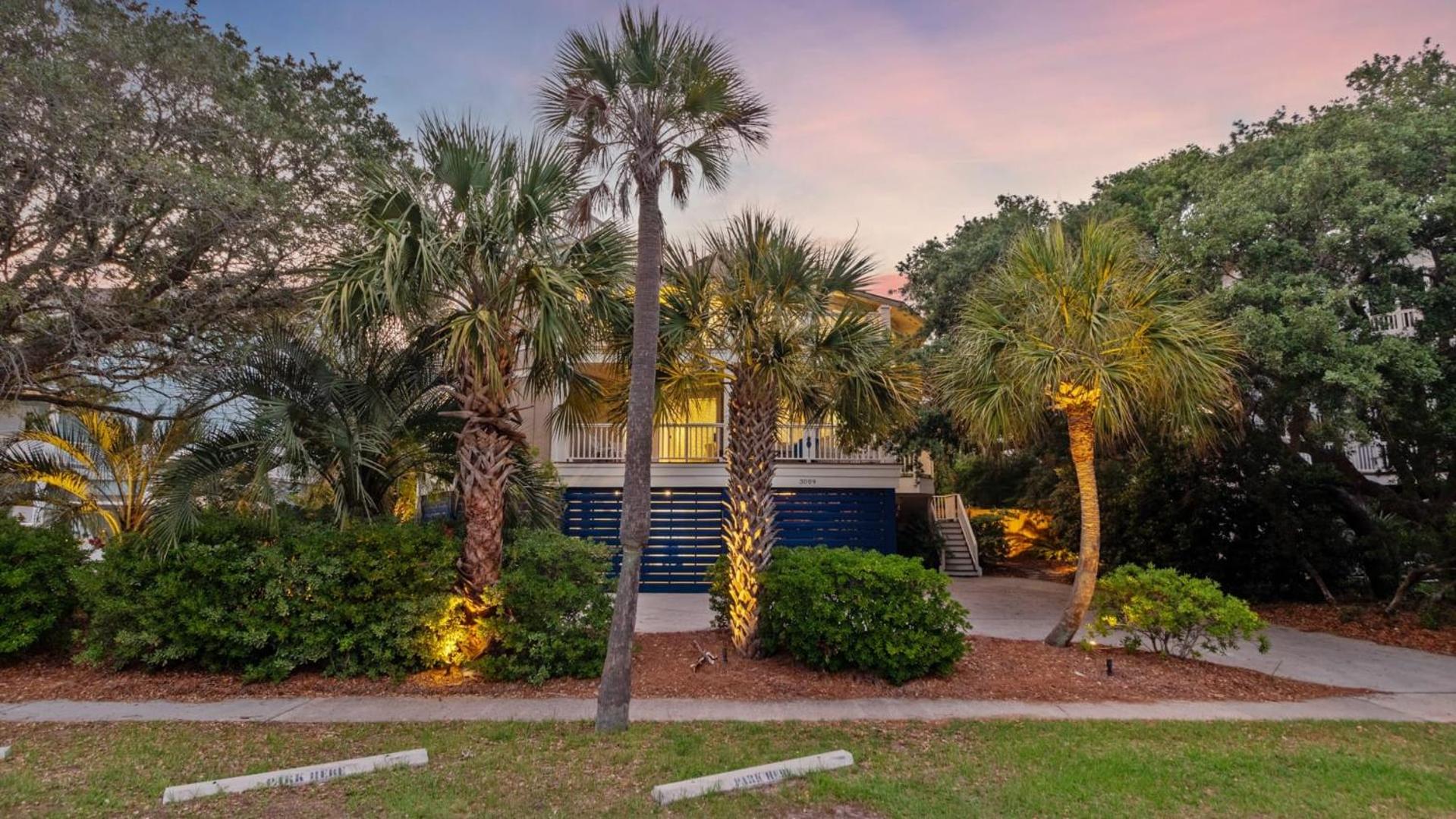 Private Pool Putting Green Steps to Isle of Palms Beach Paradise on Palm