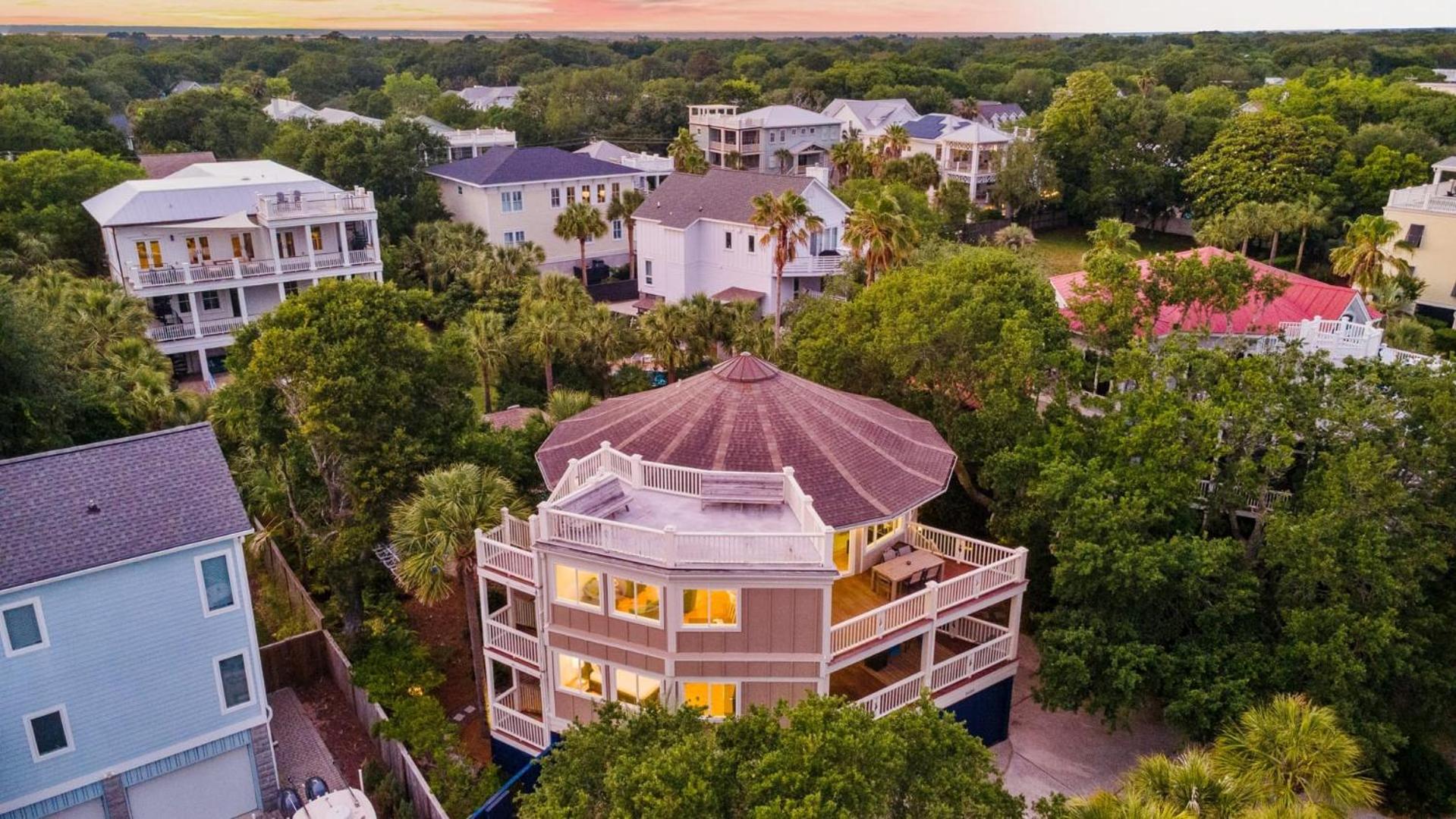 Private Pool Putting Green Steps to Isle of Palms Beach Paradise on Palm