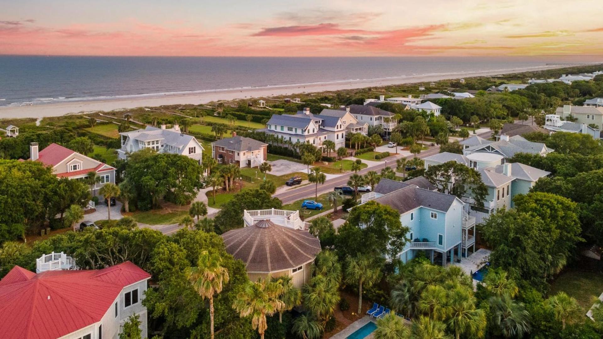 Private Pool Putting Green Steps to Isle of Palms Beach Paradise on Palm