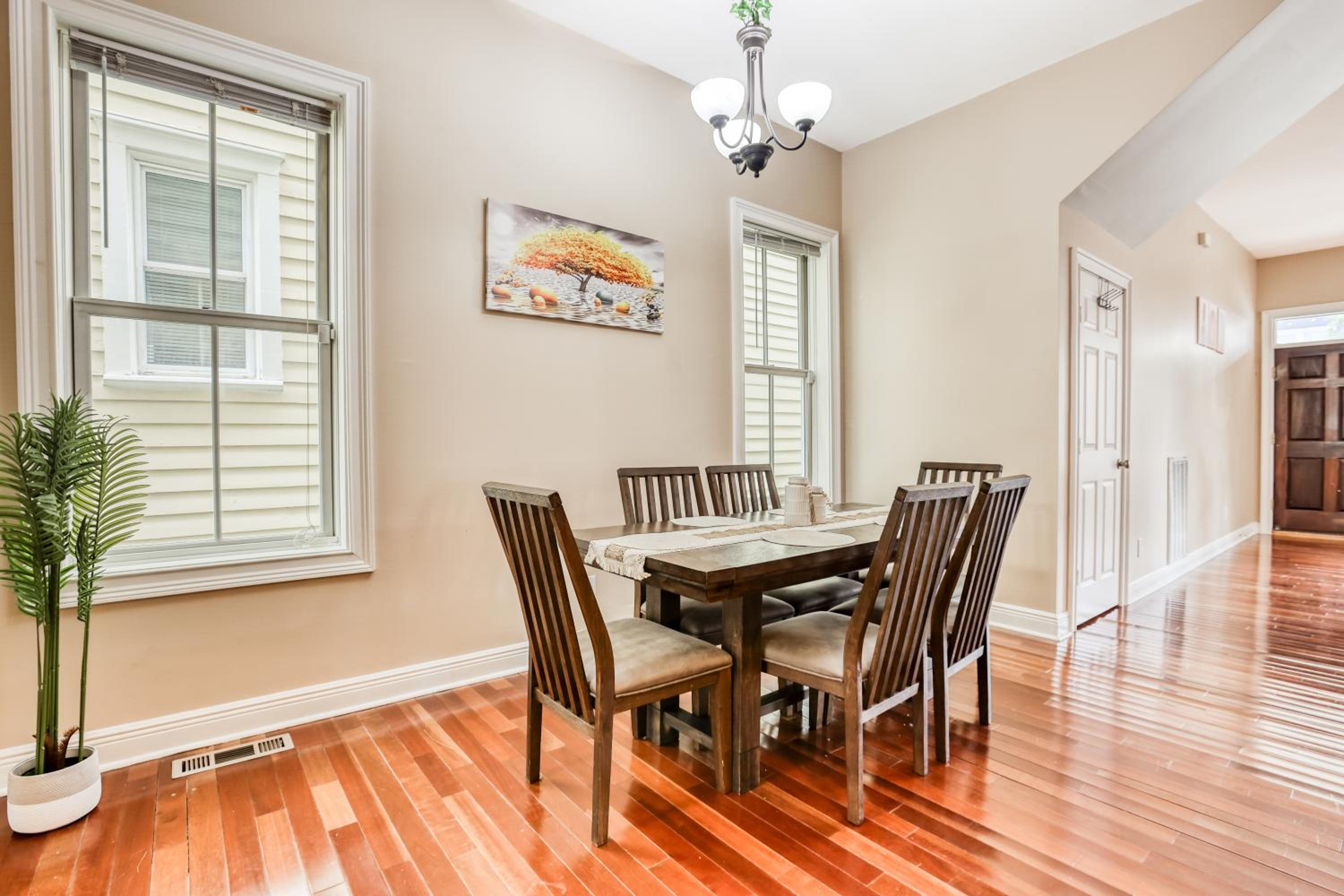 Duplex by Forsyth Park - 2 King Beds - Patio & Balcony