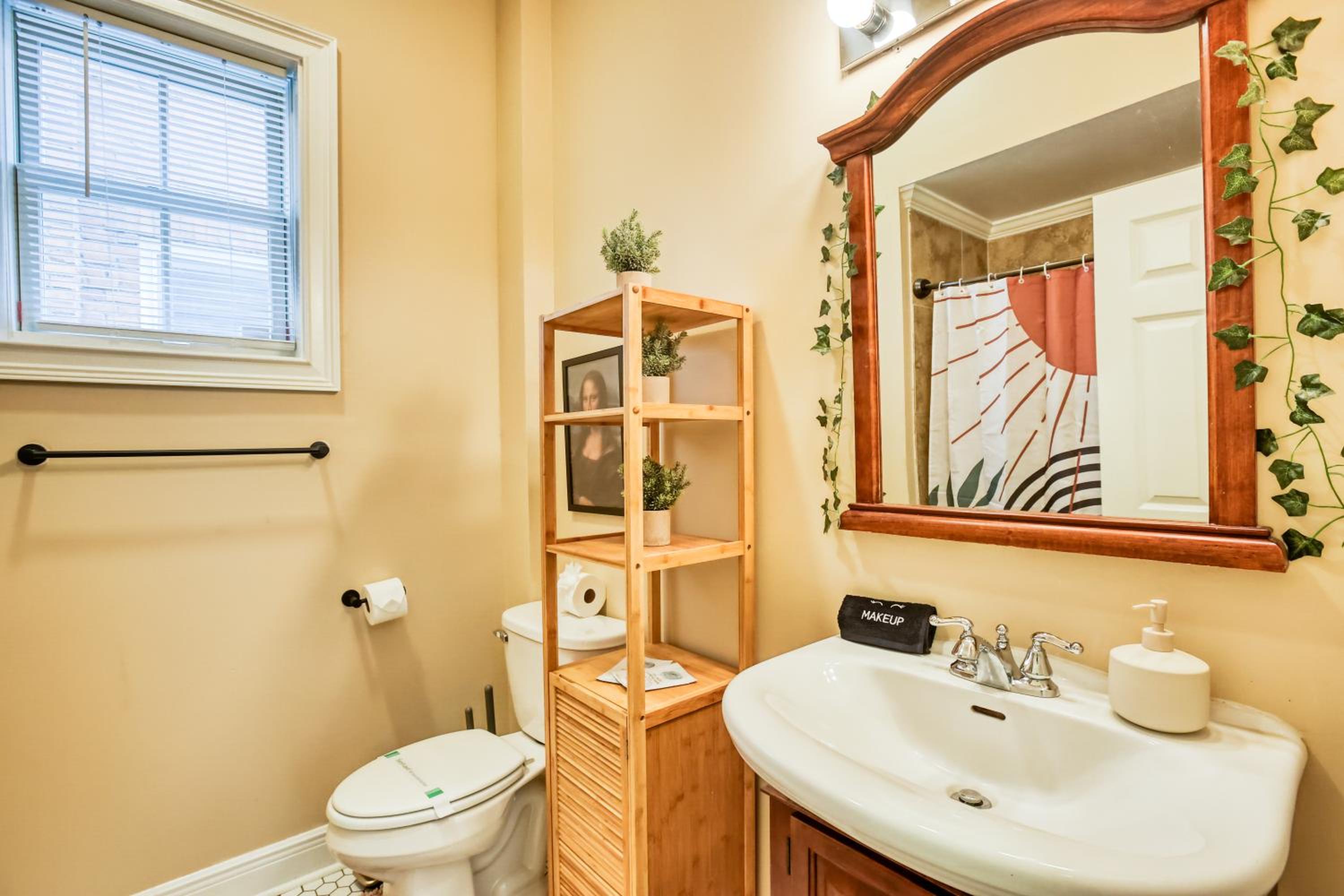 Duplex by Forsyth Park - 2 King Beds - Patio & Balcony