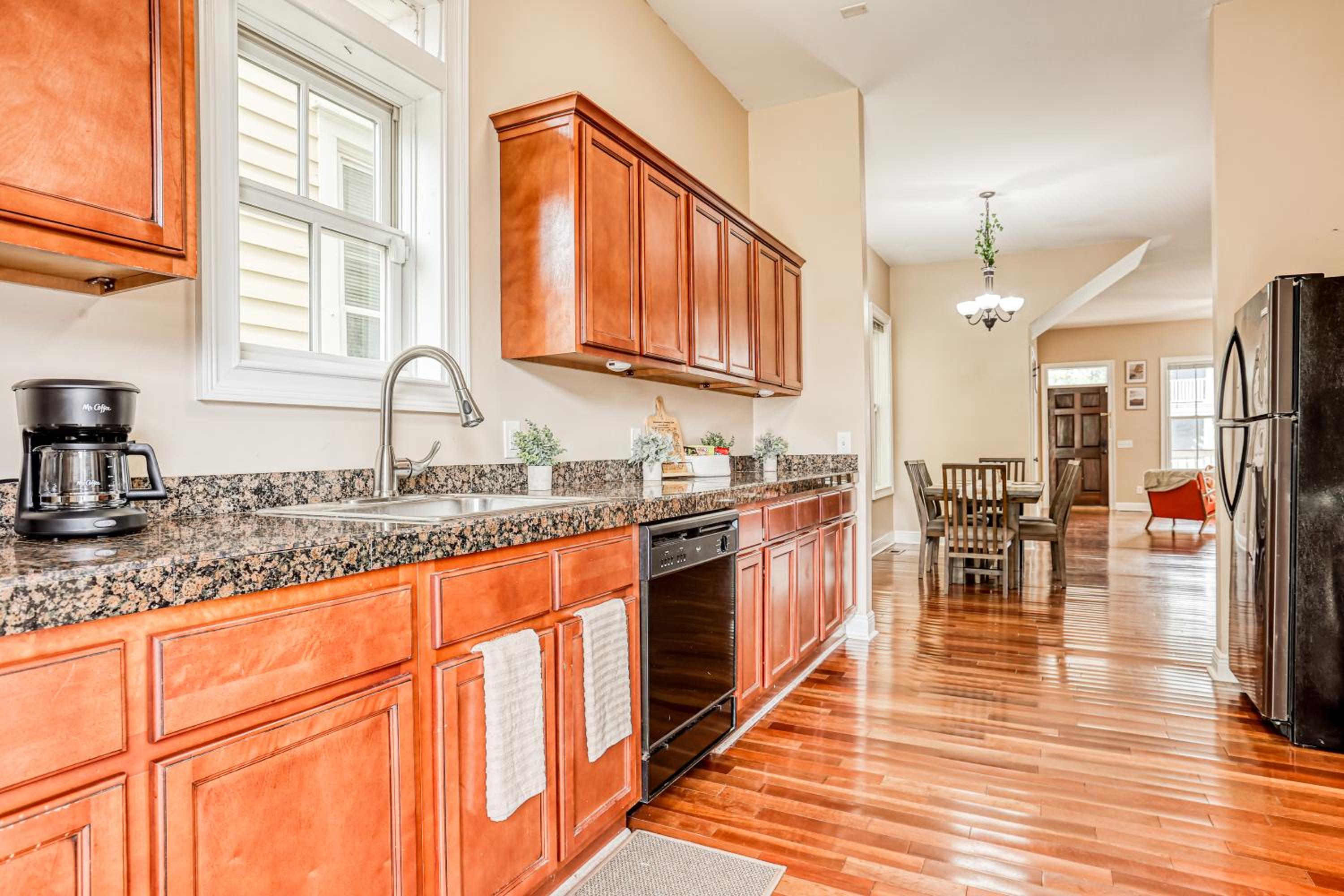 Duplex by Forsyth Park - 2 King Beds - Patio & Balcony