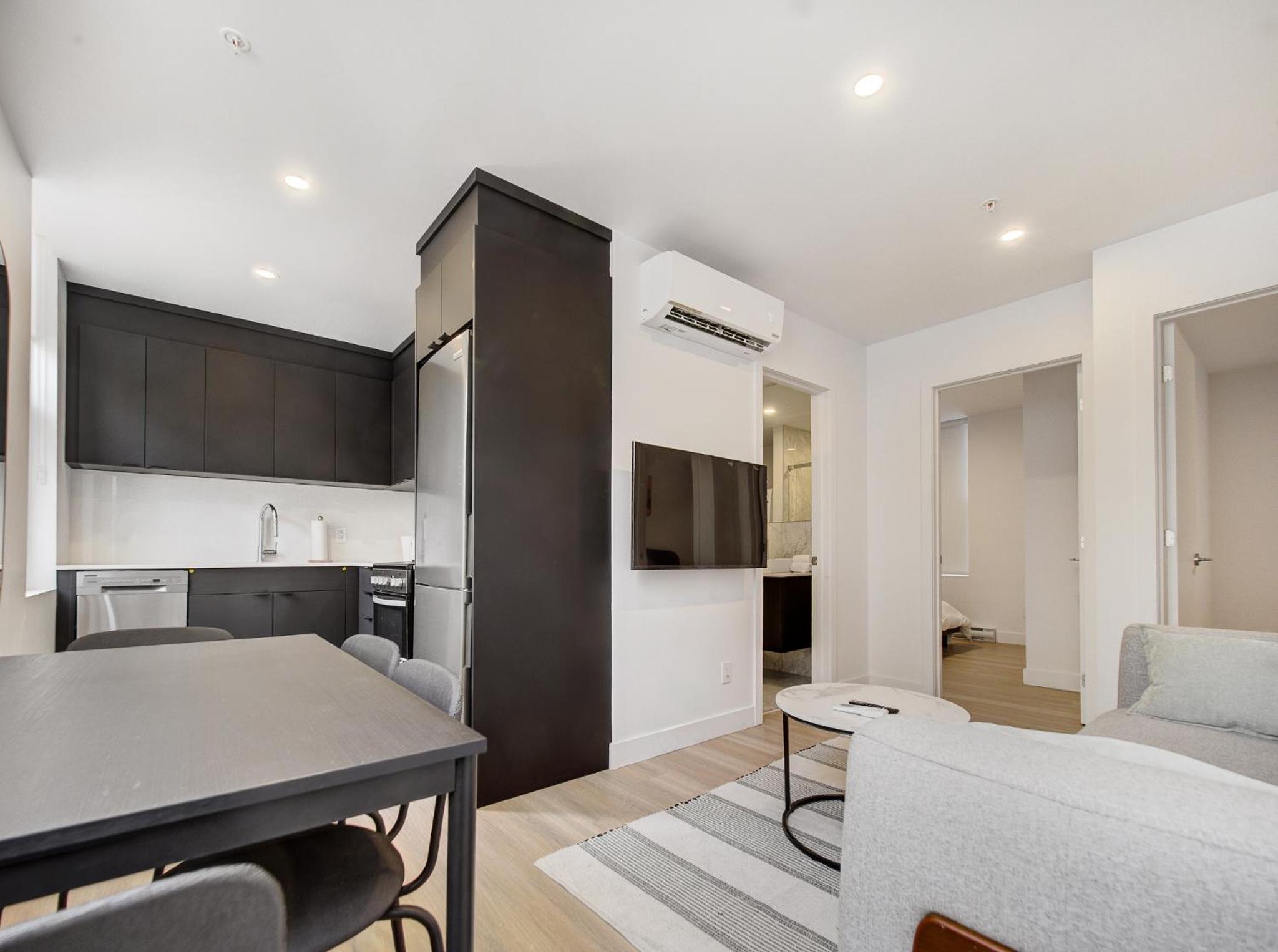 Stunning 2 Bedroom Downtown Montreal