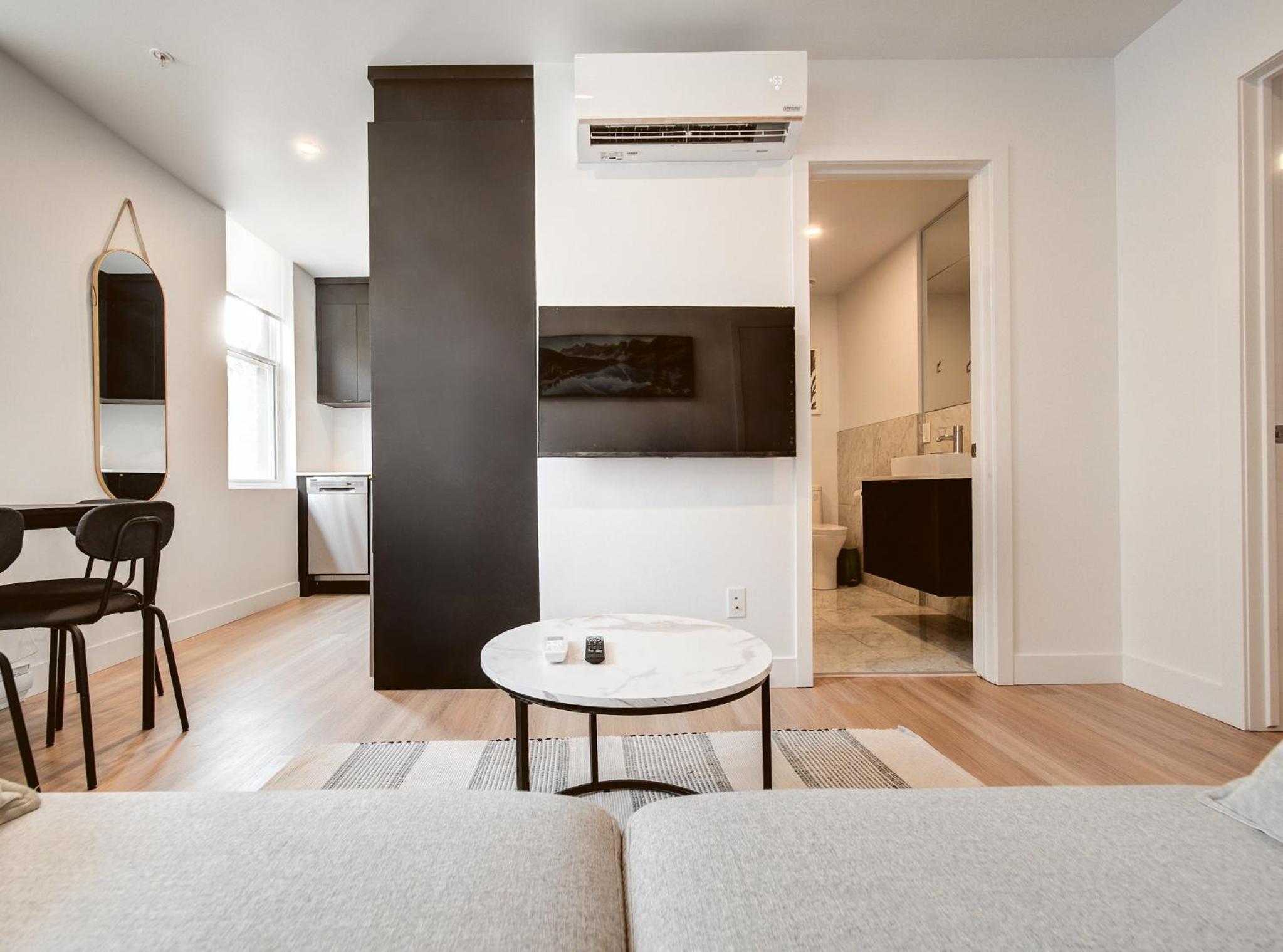 Stunning 2 Bedroom Downtown Montreal