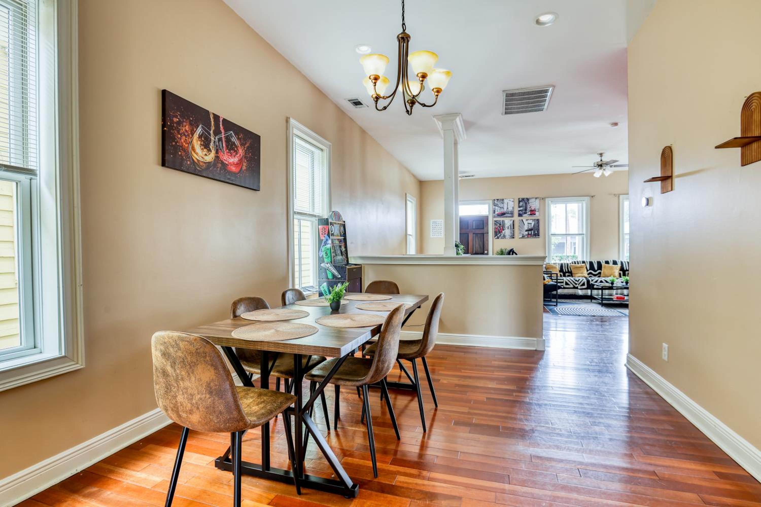 Duplex by Forsyth Park - 2 King Beds - Patio & Balcony