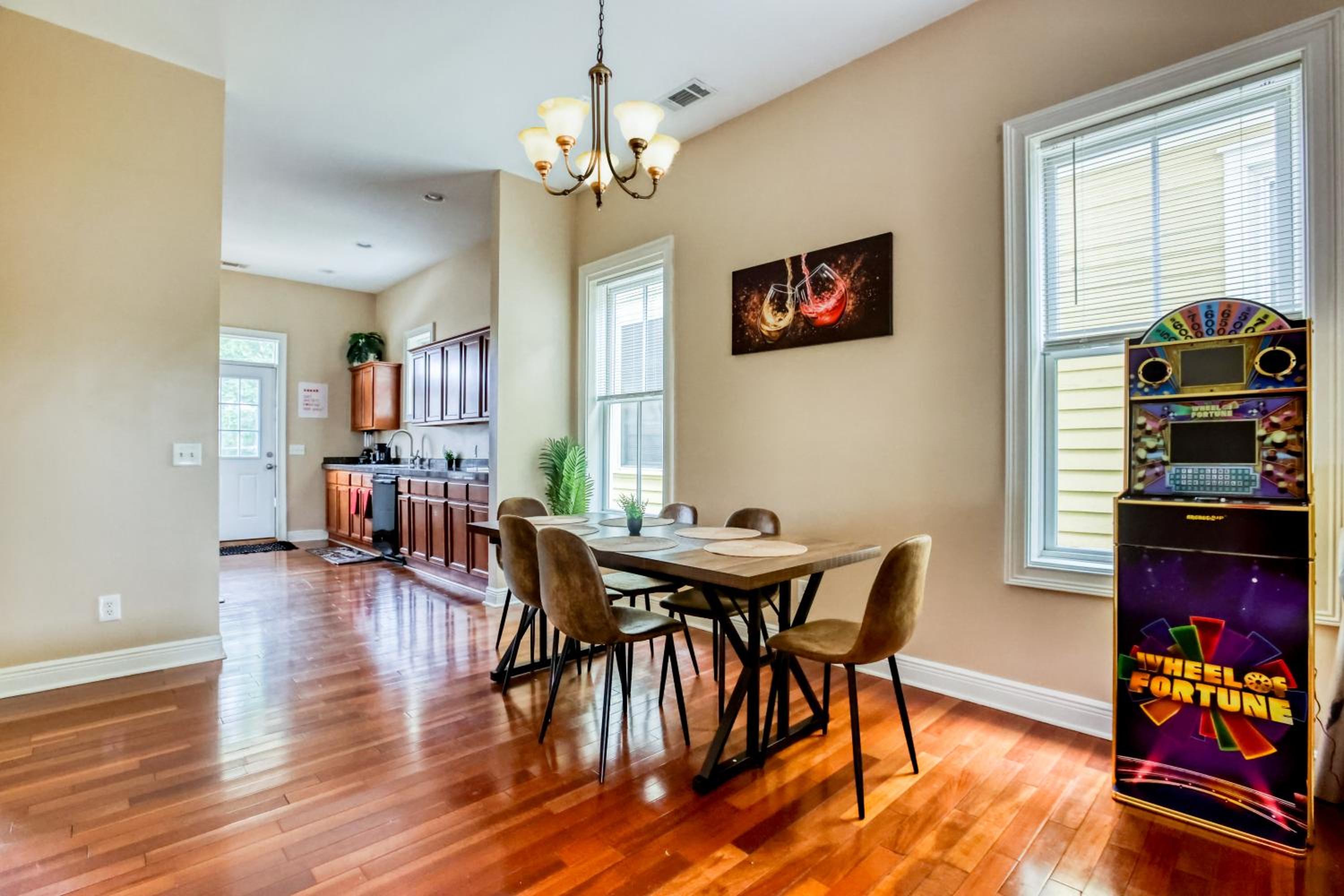 Duplex by Forsyth Park - 2 King Beds - Patio & Balcony