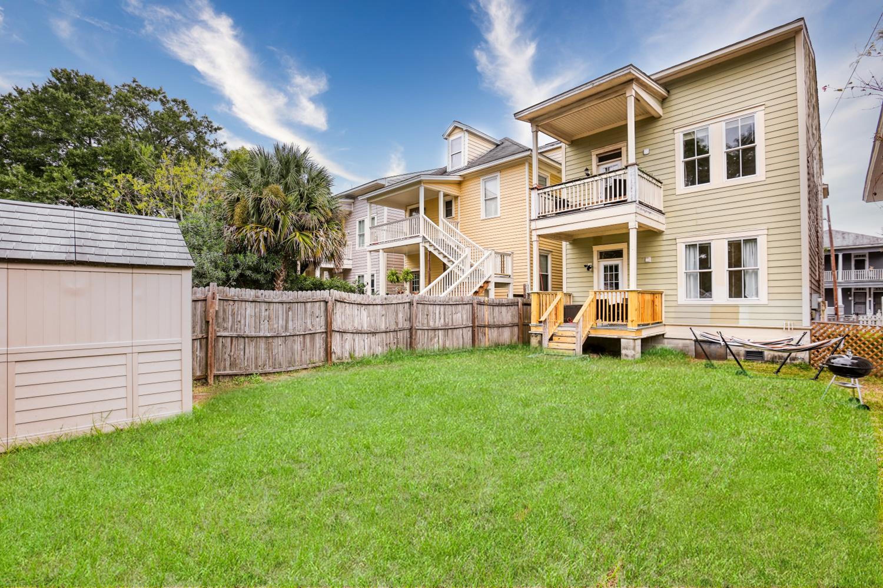 Duplex by Forsyth Park - 2 King Beds - Patio & Balcony