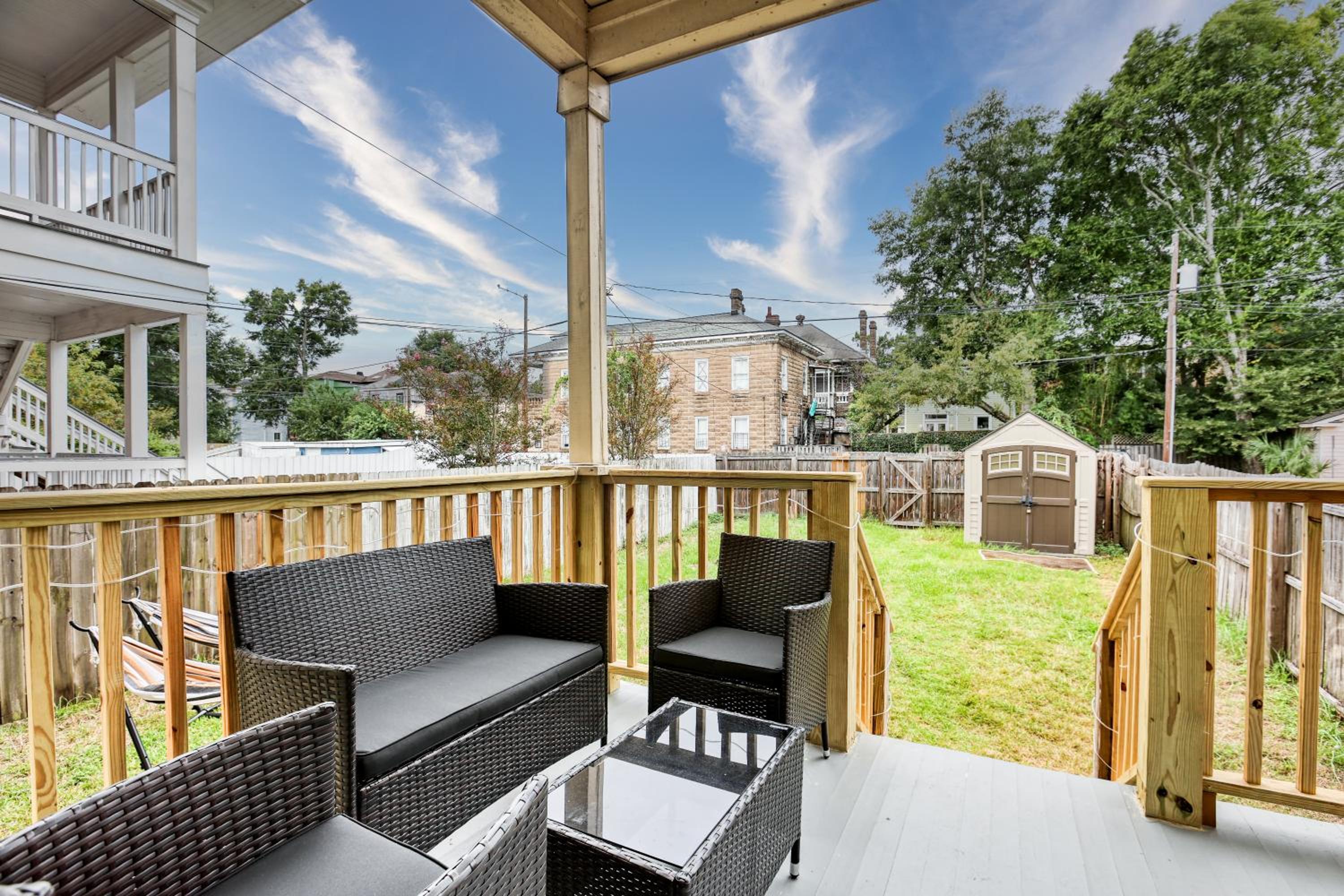 Duplex by Forsyth Park - 2 King Beds - Patio & Balcony