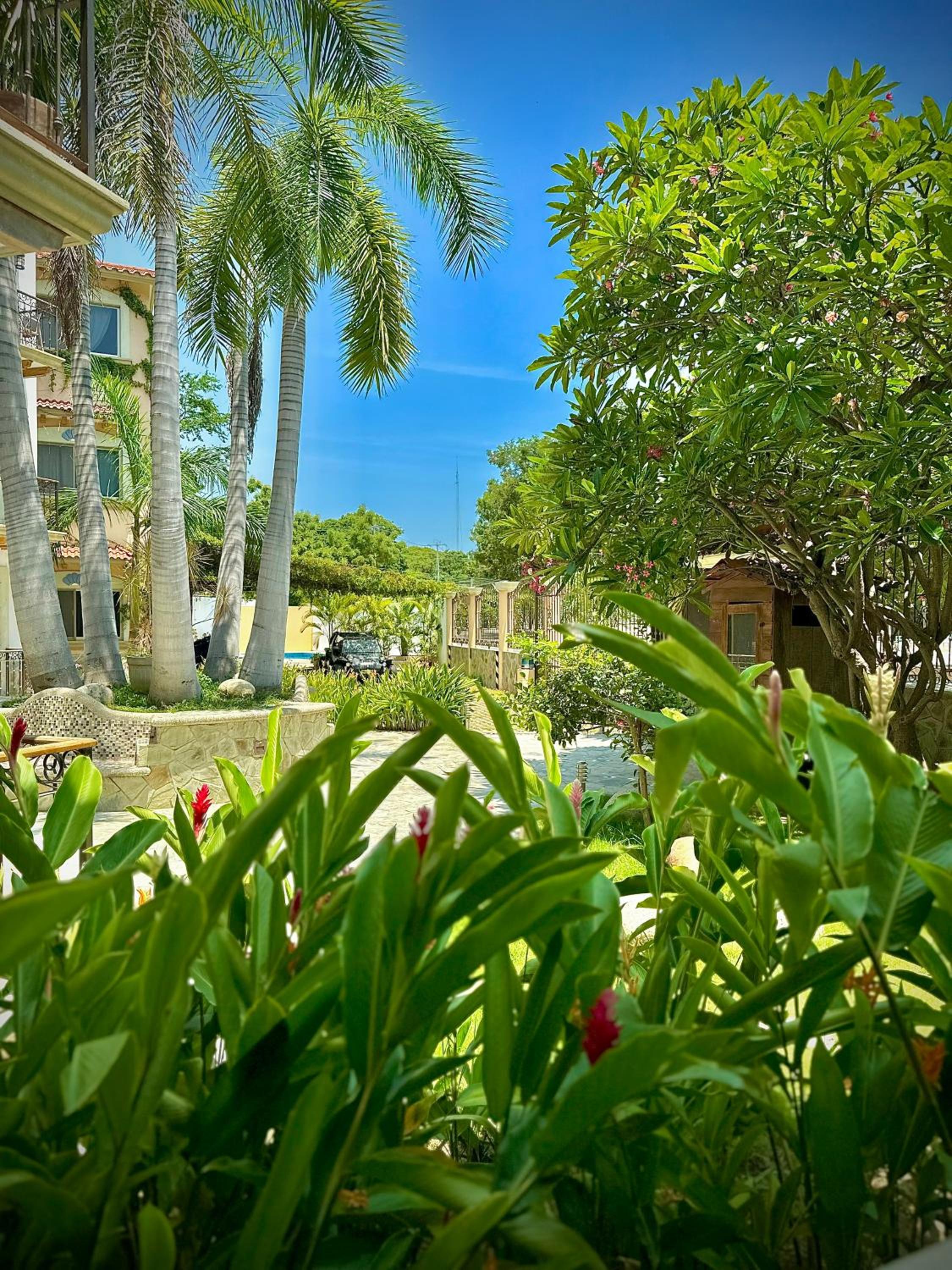 Depa 102A en Huatulco con alberca y terraza 5 min playa
