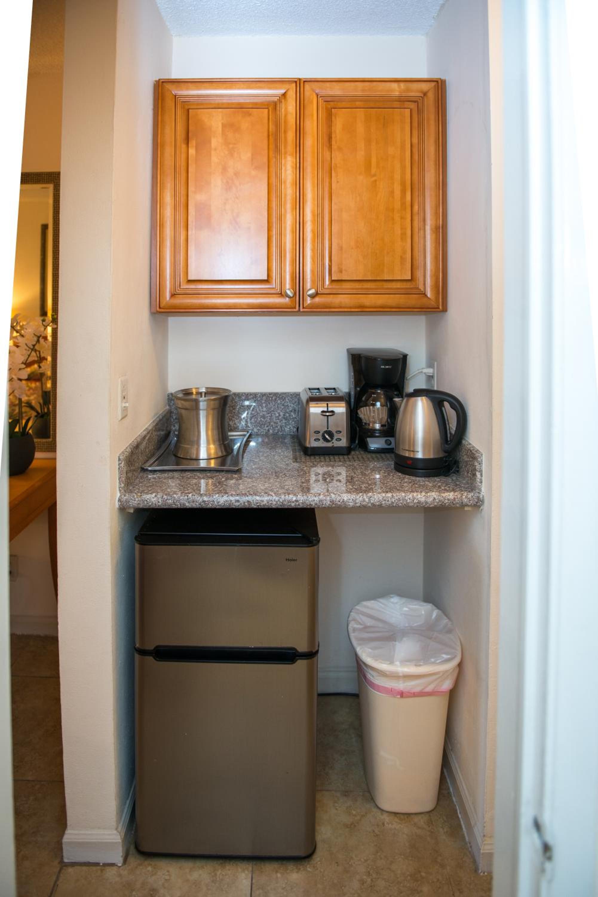 Fort Lauderdale Vacations - Shore Haven Resort Inn - Property Image 2
