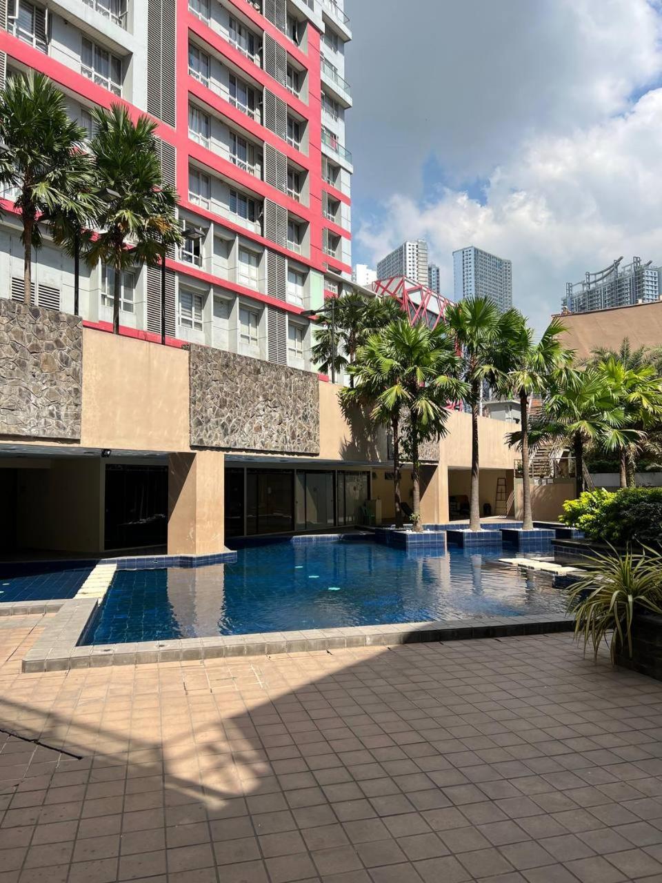 Singapore Theme Sunshine 100 Tower 3 Pioneer Free Pool Gym Internet Netflix