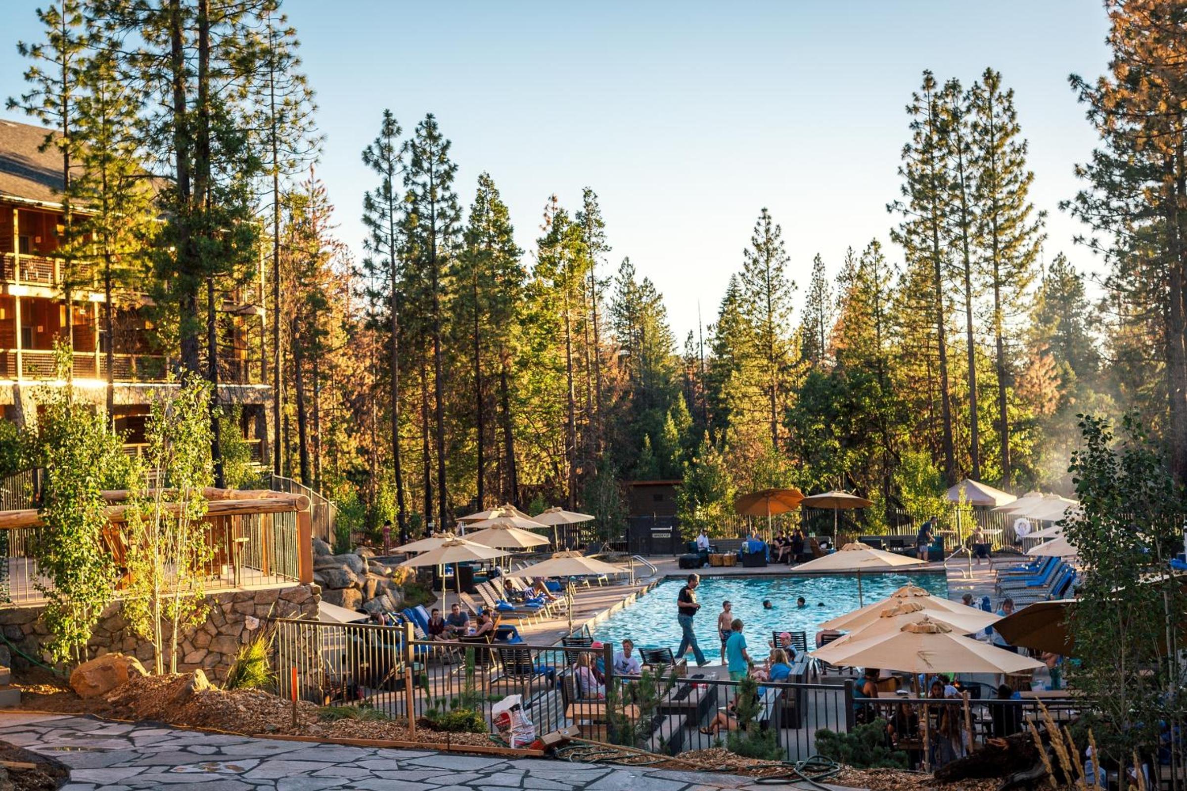 Rush Creek Lodge at Yosemite