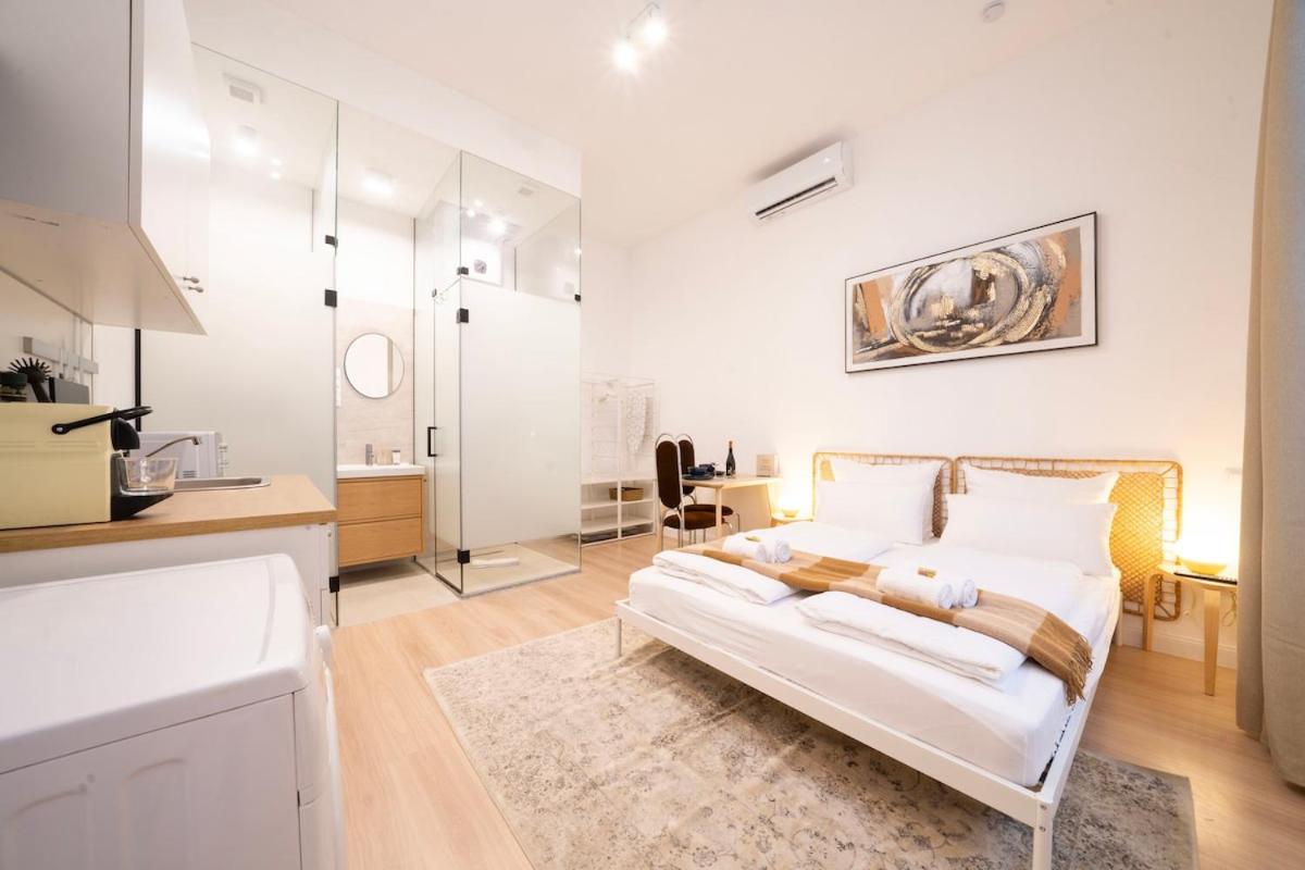 CABAnA I new I AC I URBAN - MOON