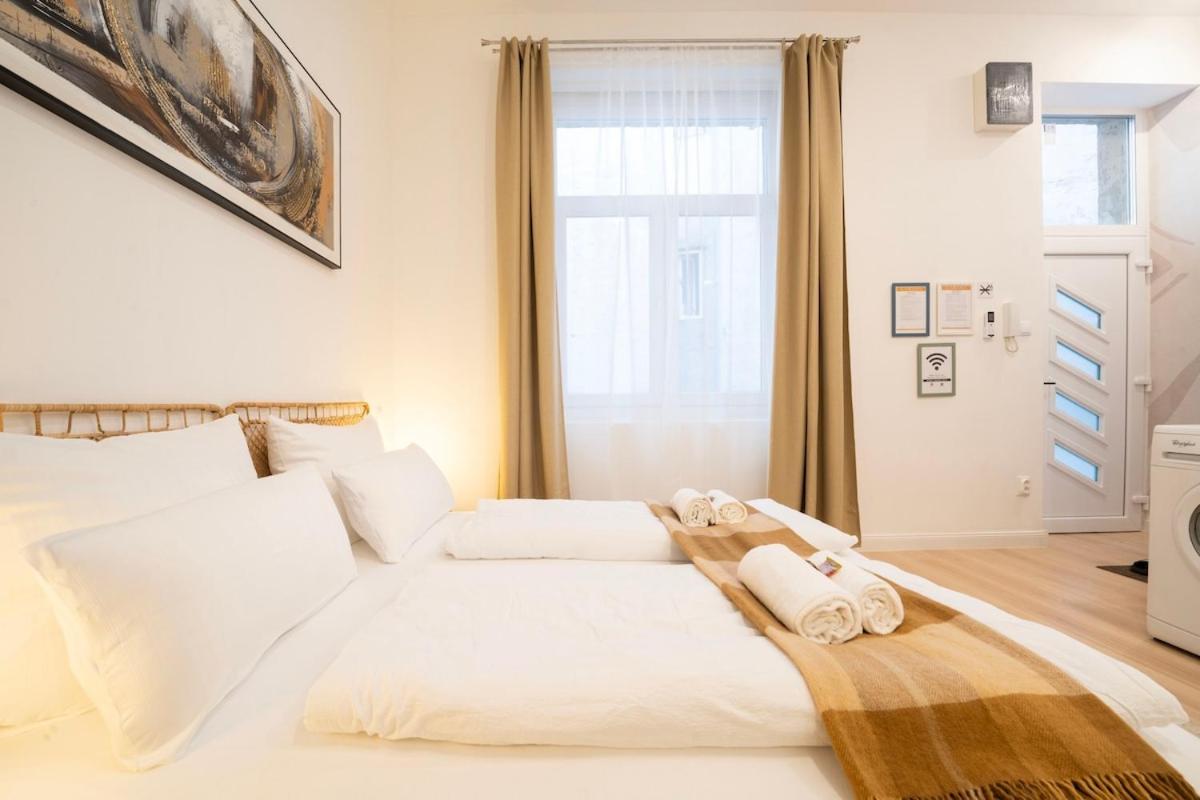 CABAnA I new I AC I URBAN - MOON