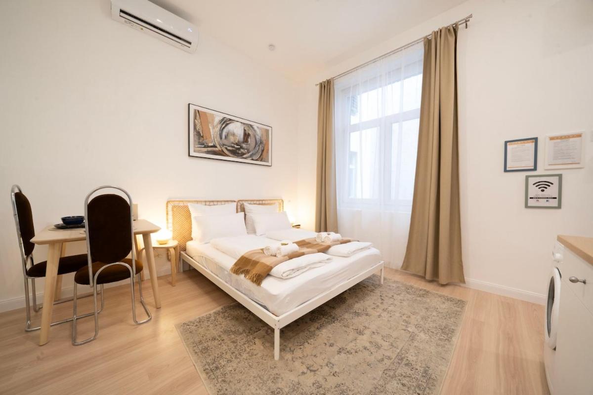 CABAnA I new I AC I URBAN - MOON