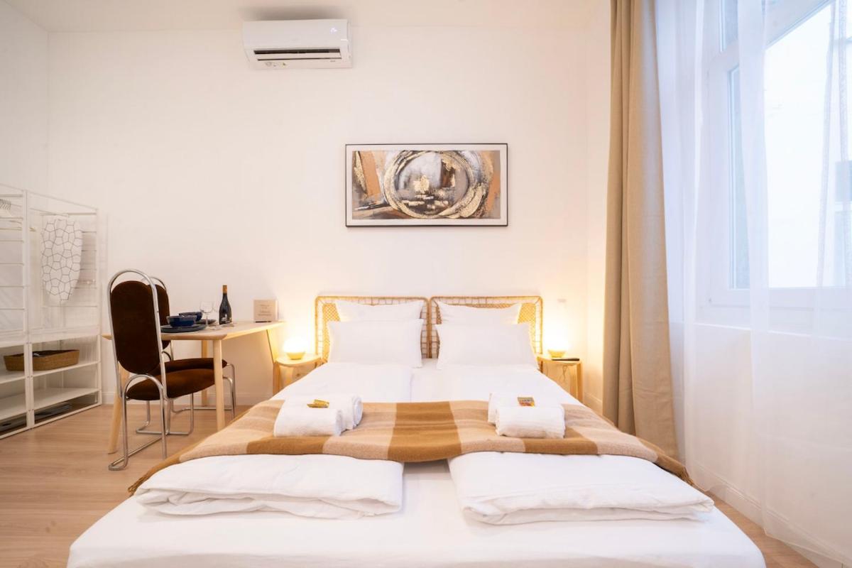 CABAnA I new I AC I URBAN - MOON