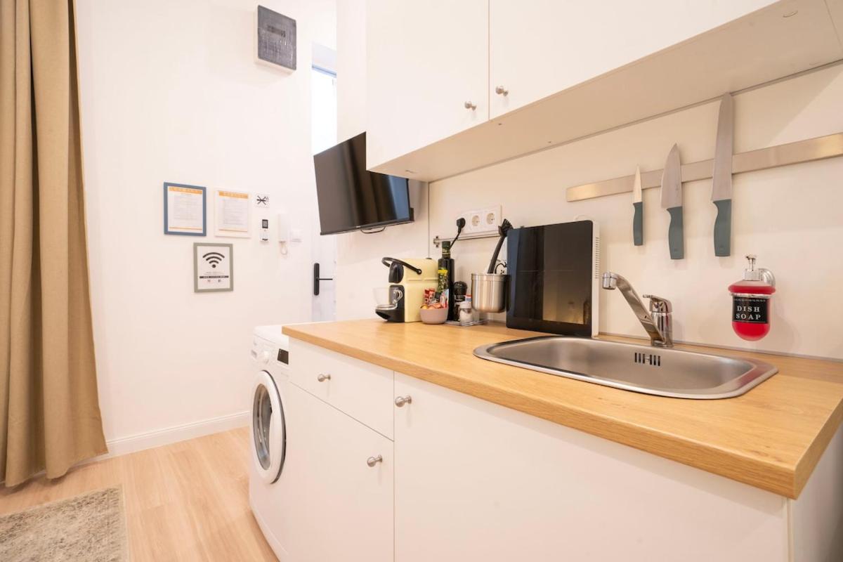 CABAnA I new I AC I URBAN - MOON