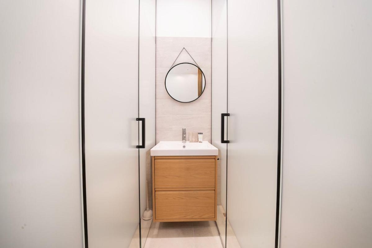 CABAnA I new I AC I URBAN - MOON