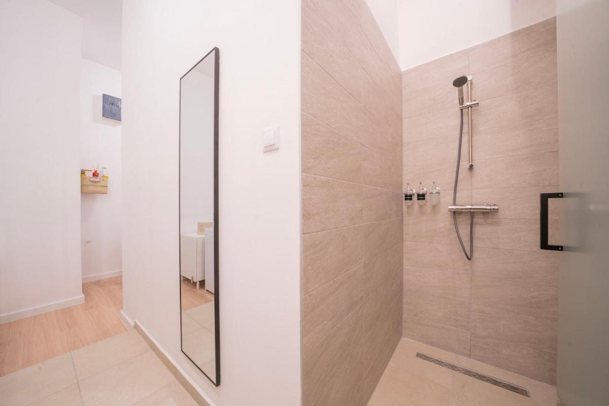 CABAnA I new I AC I wifi I URBAN I Space