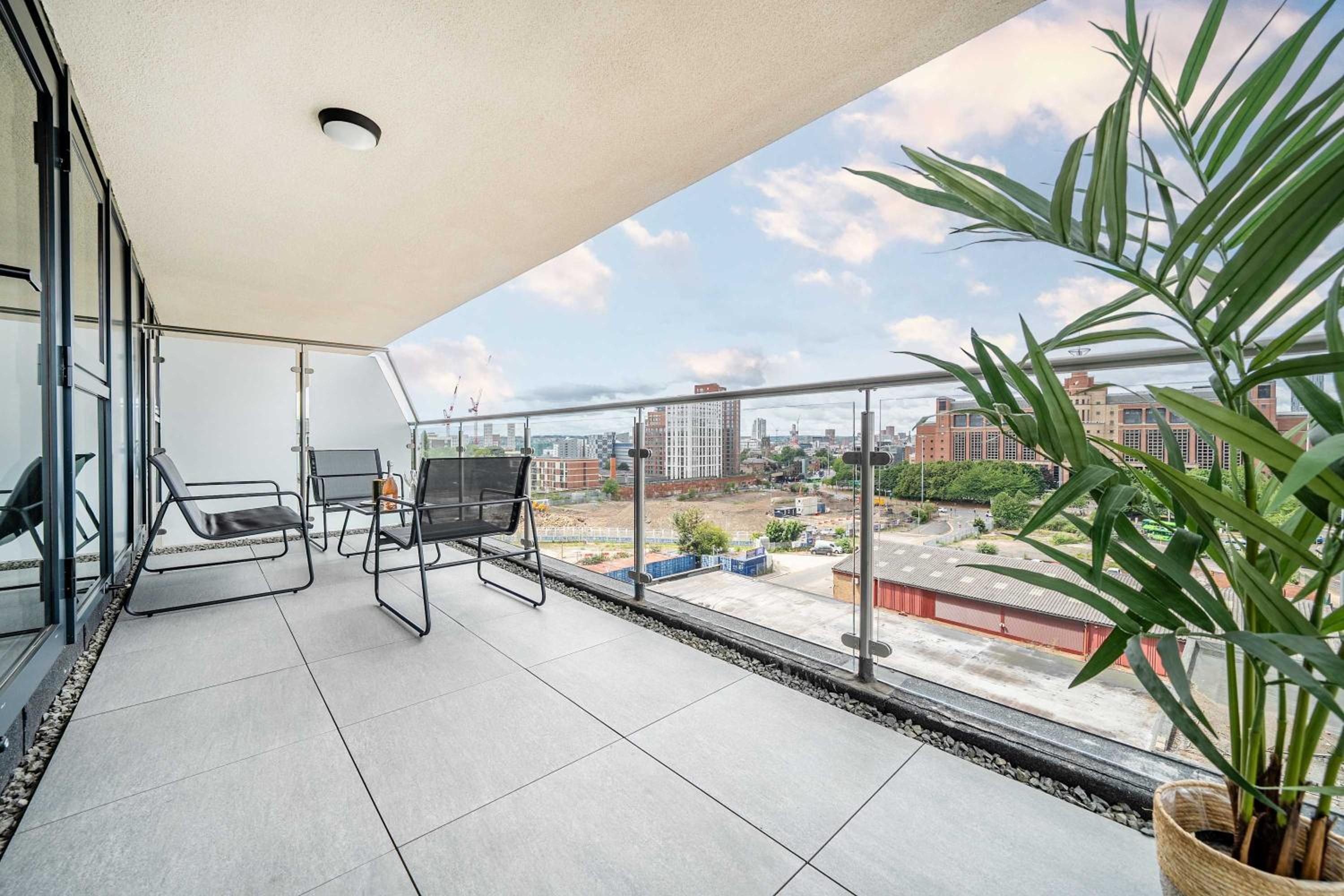 Luxury 2BR Penthouse-1, Private Terrace, City Center, Free Parking