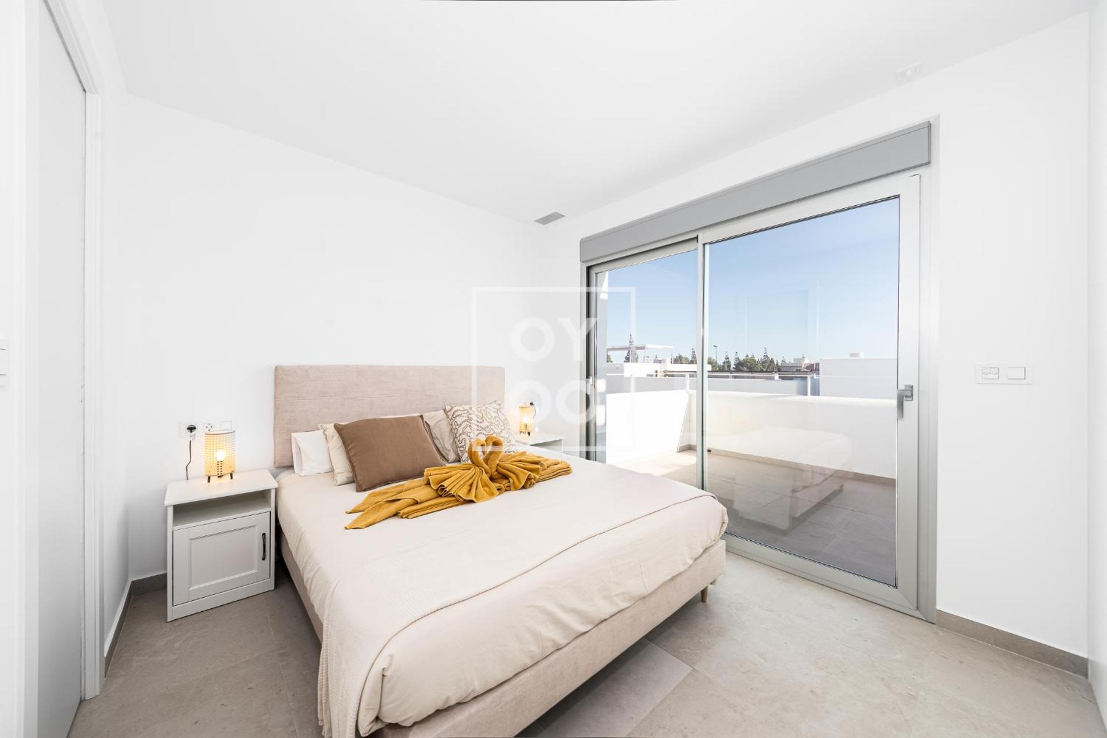 Villa Oasis Mar Menor, private pool, walk to beach, by OYOOSTAYS