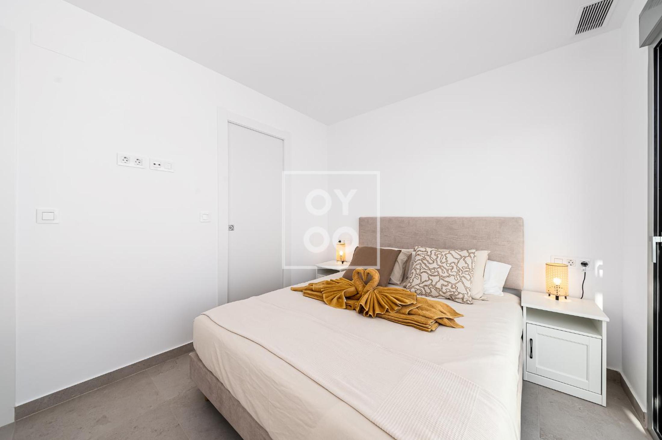 Villa Oasis Mar Menor, private pool, walk to beach, by OYOOSTAYS