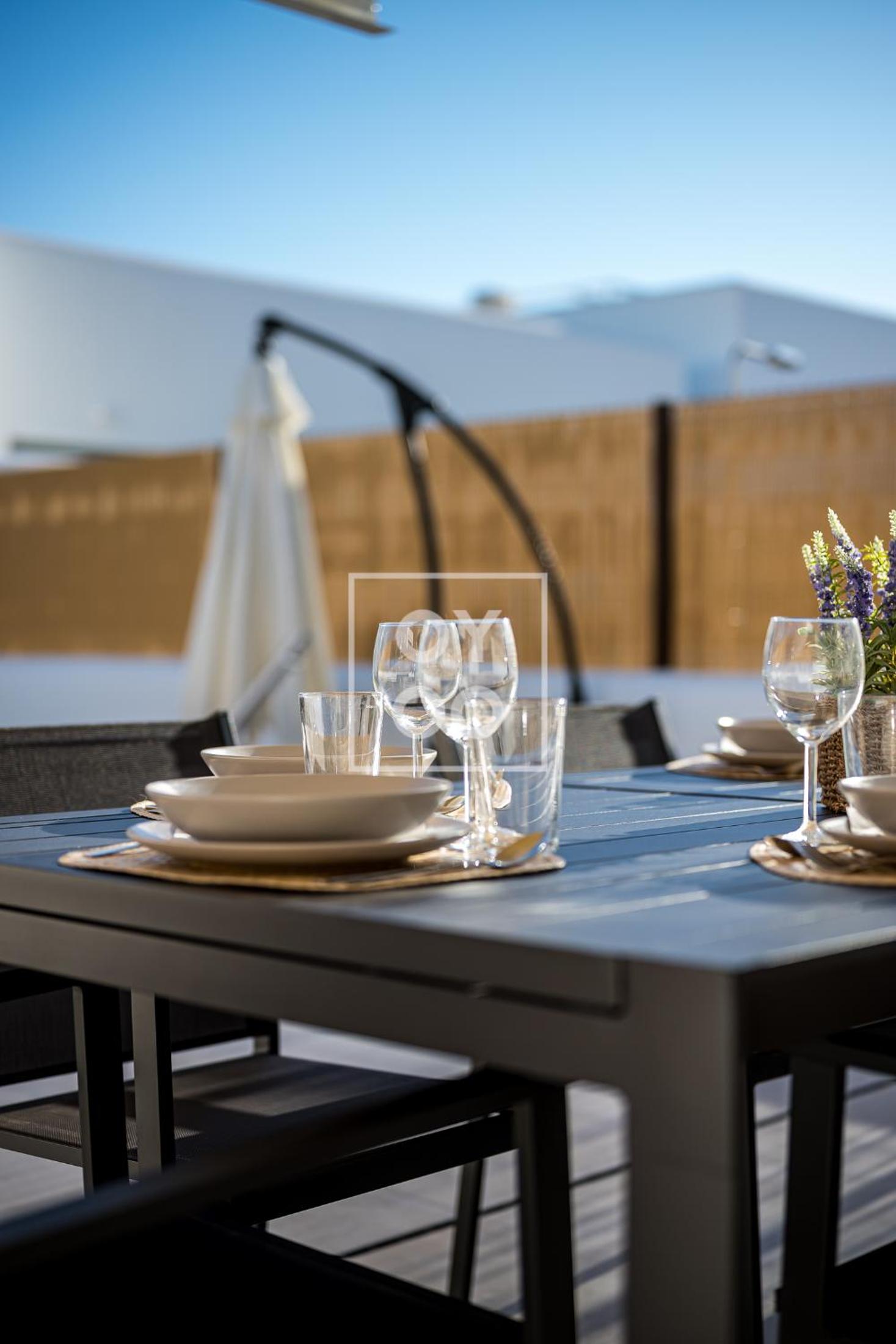 Villa Oasis Mar Menor, private pool, walk to beach, by OYOOSTAYS